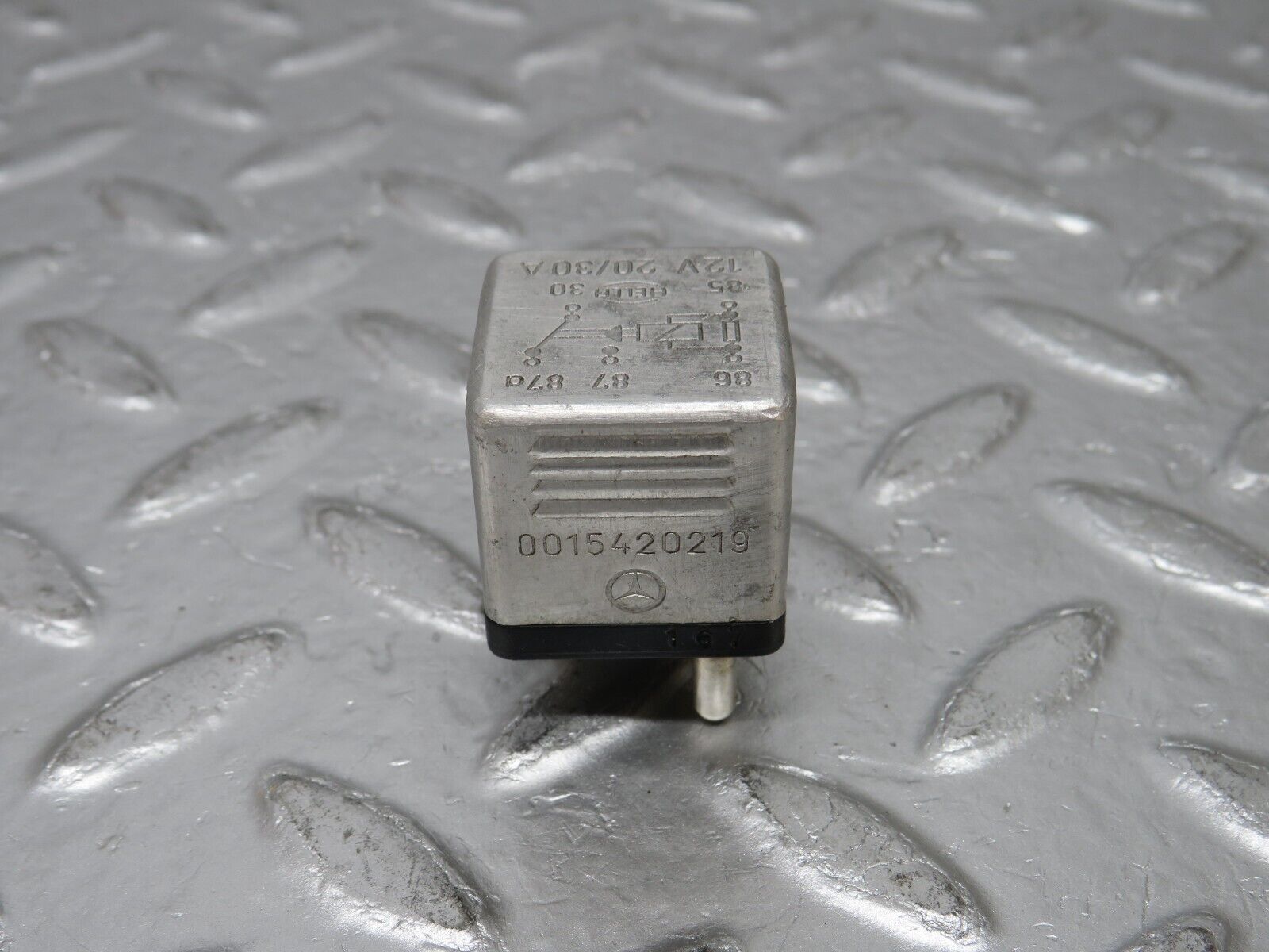 32473 Mercedes-Benz S124 300TE Wagon Multi Purpose Relay 0015420219