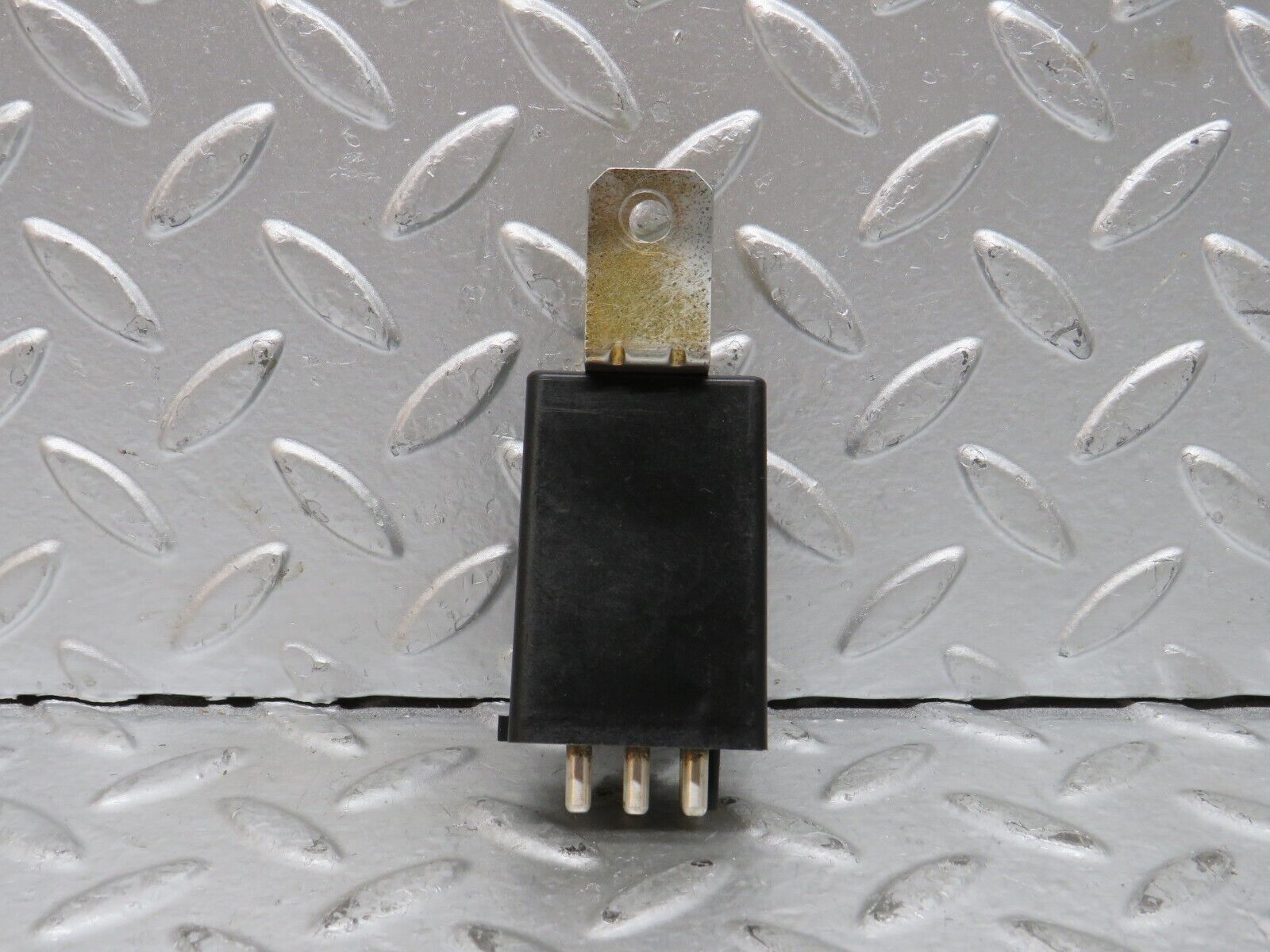 28315 Mercedes-Benz S123 240D Wagon Rear Heated Window Relay 1078200010