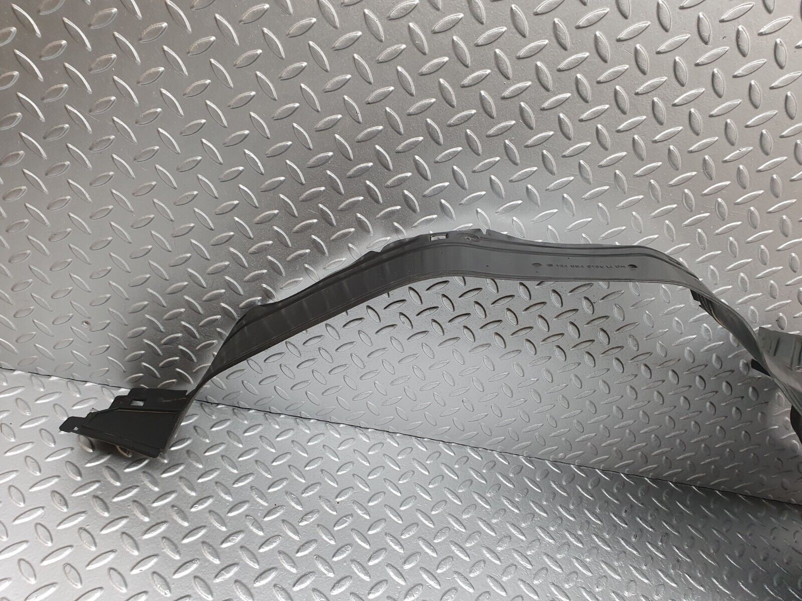 41565 Mercedes-Benz W124 200E Front Left Inner Fender Wing Splash Guard 1248840135