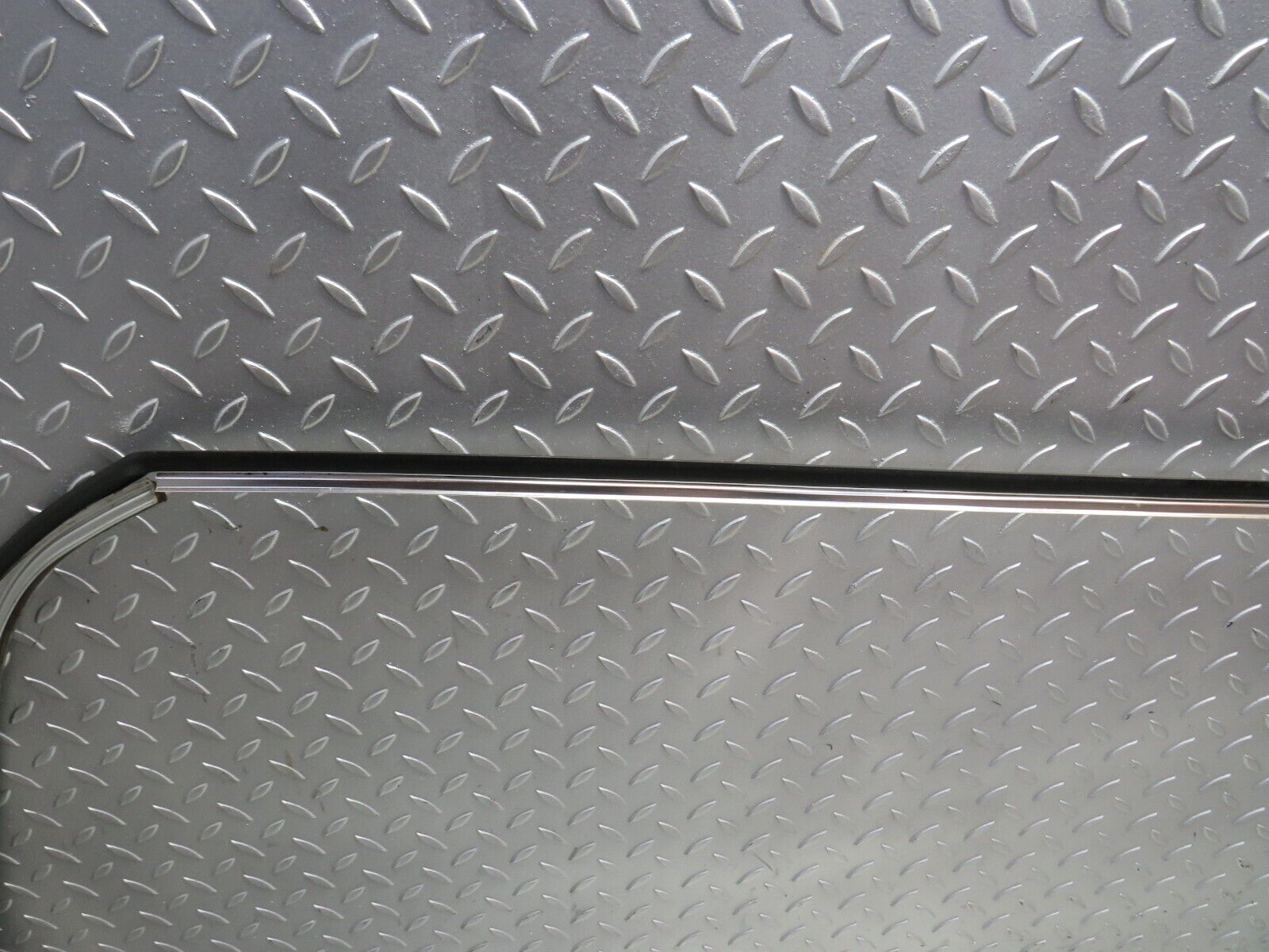 27483 Mercedes-Benz W123 280E Roof Chrome Moulding Trim Left Side