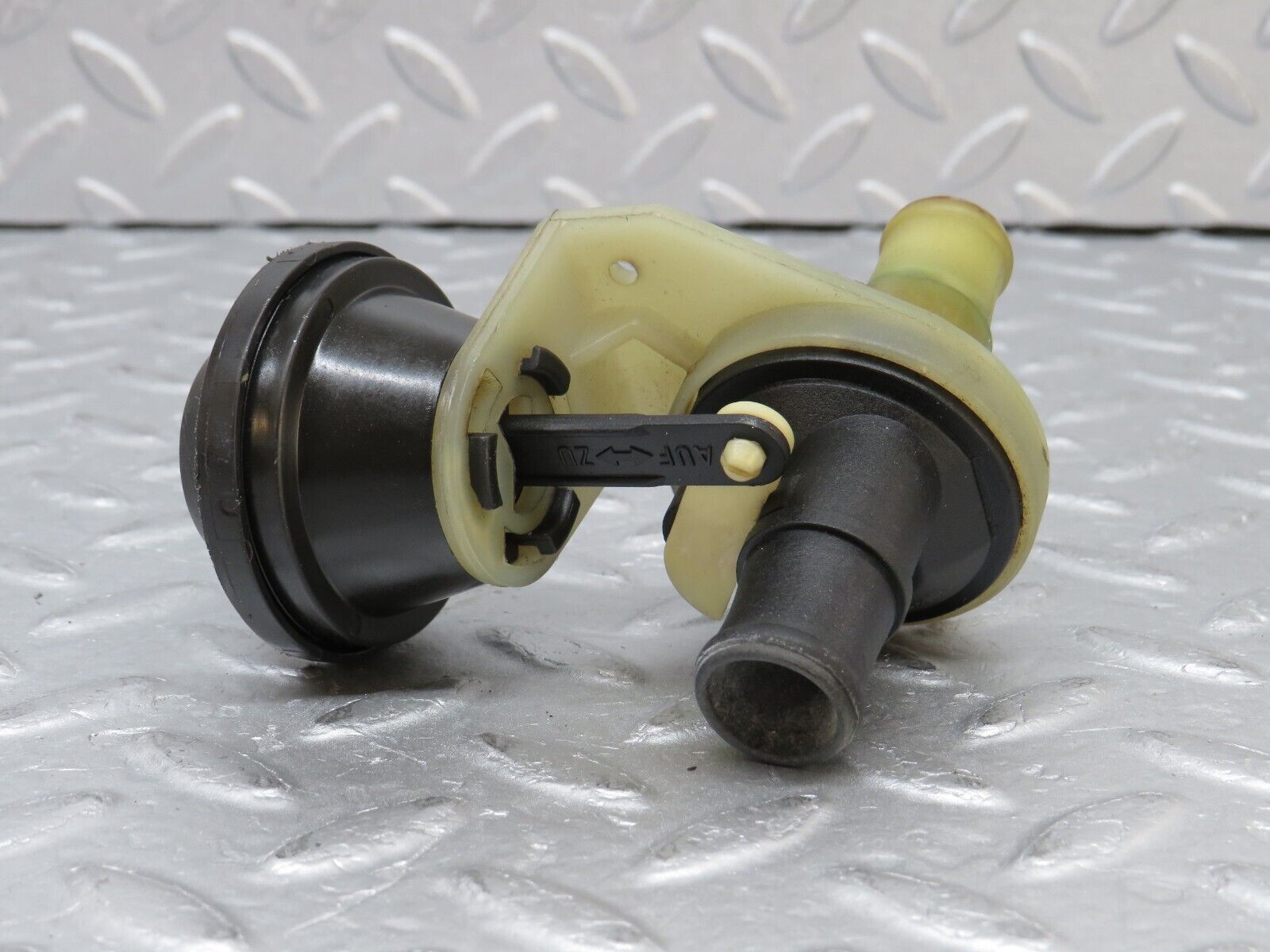 36574 Mercedes-Benz W201 190E 2.0L Heater Control Valve