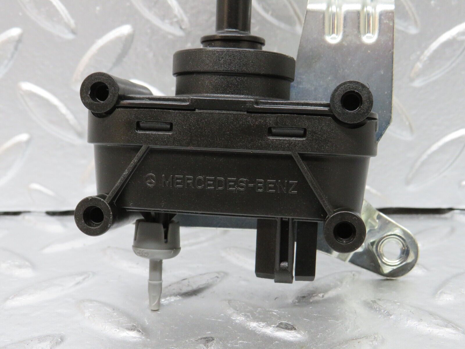 24933 Mercedes-Benz W140 S320 Trunk Lock Vacuum Actuator