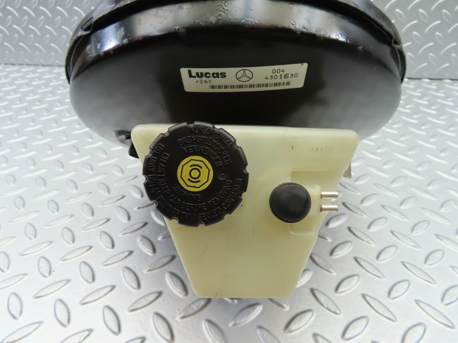 6604 Mercedes-Benz S124 E220 Wagon Brake Booster & Master Cylinder 0044301630