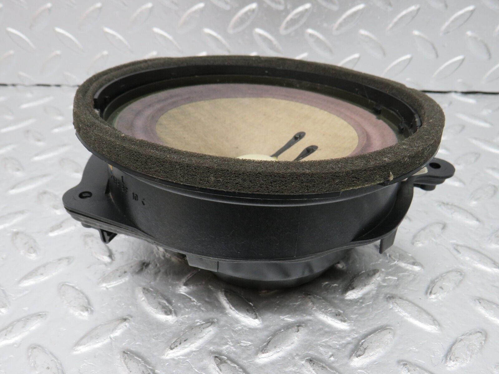 33296 Mercedes-Benz W202 C180 Front Door Loudspeaker Left 2028201902