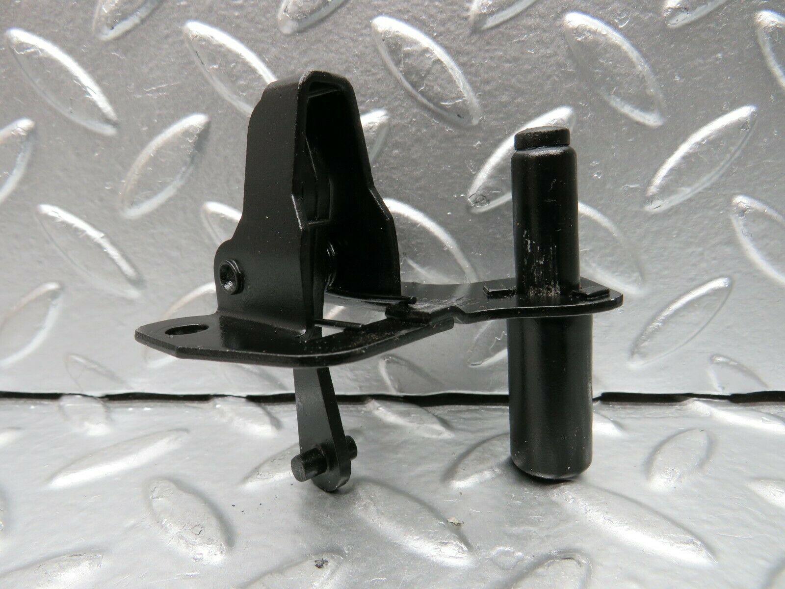 22569 Mercedes-Benz C124 E220 Coupe Bonnet Lock Catch 1248800260