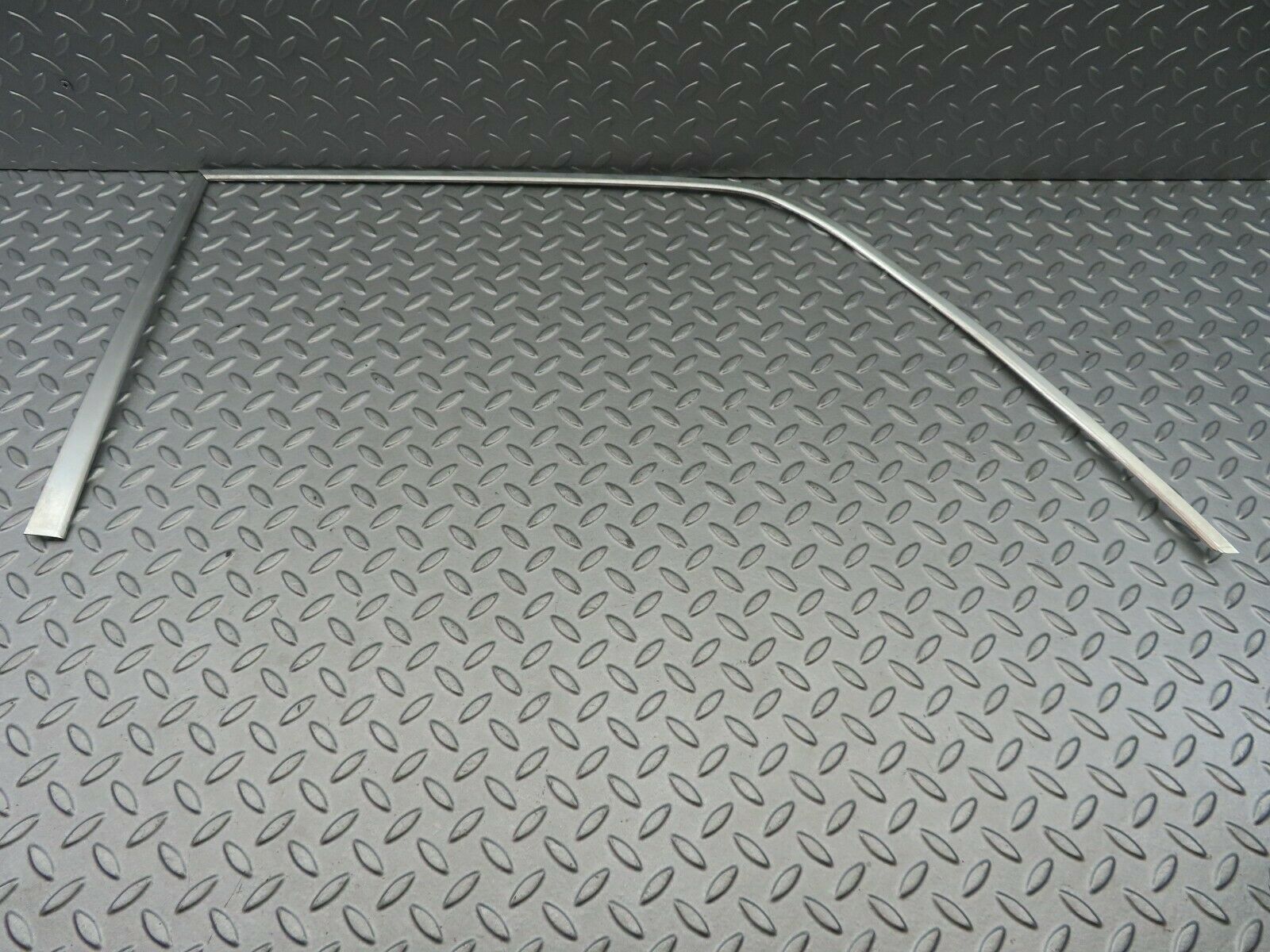 6211 Mercedes-Benz W126 380SE Door Chrome Window Frame Rear Right