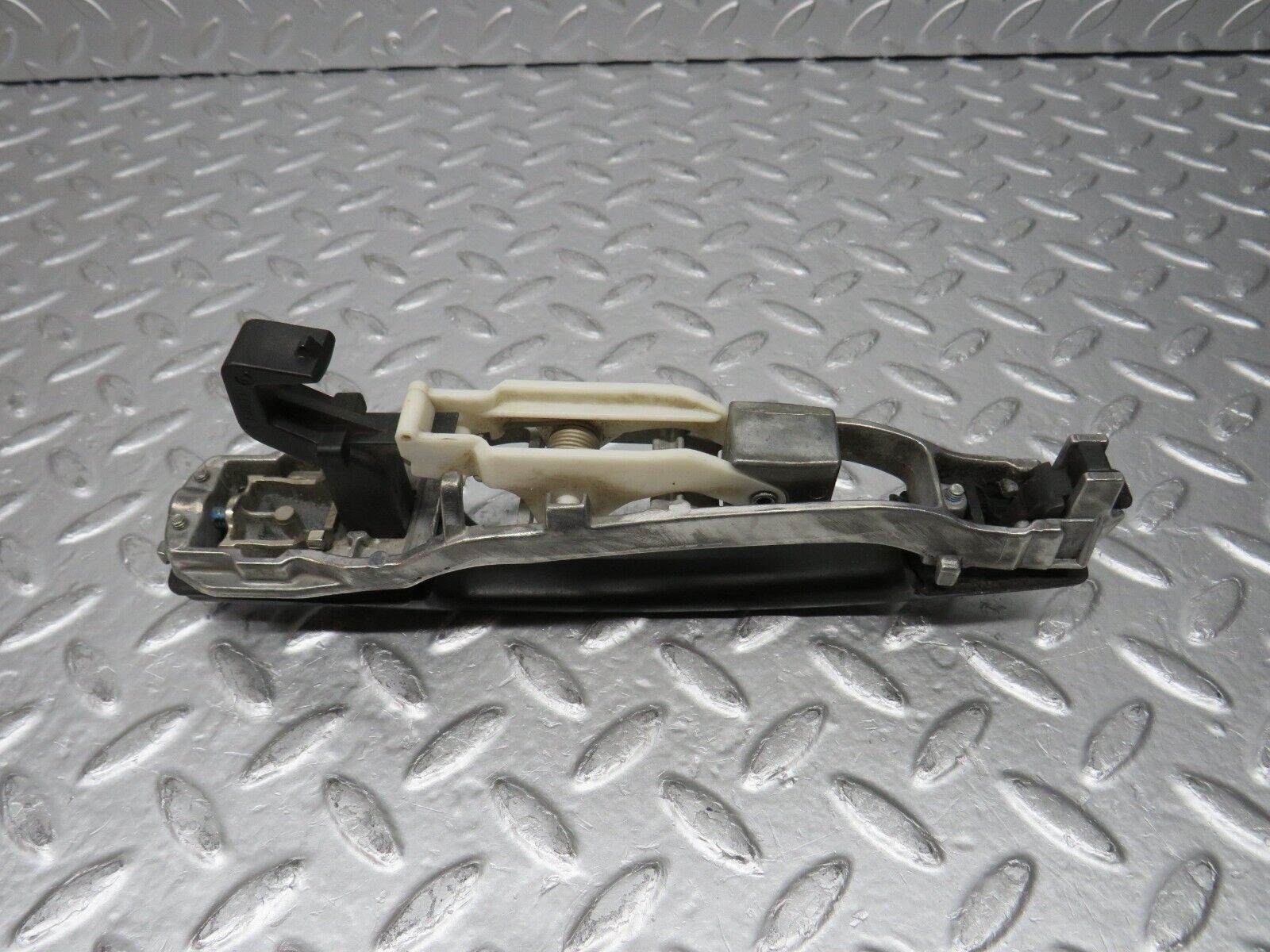 31372 Mercedes-Benz S124 220TE Rear Right Exterior Door Handle