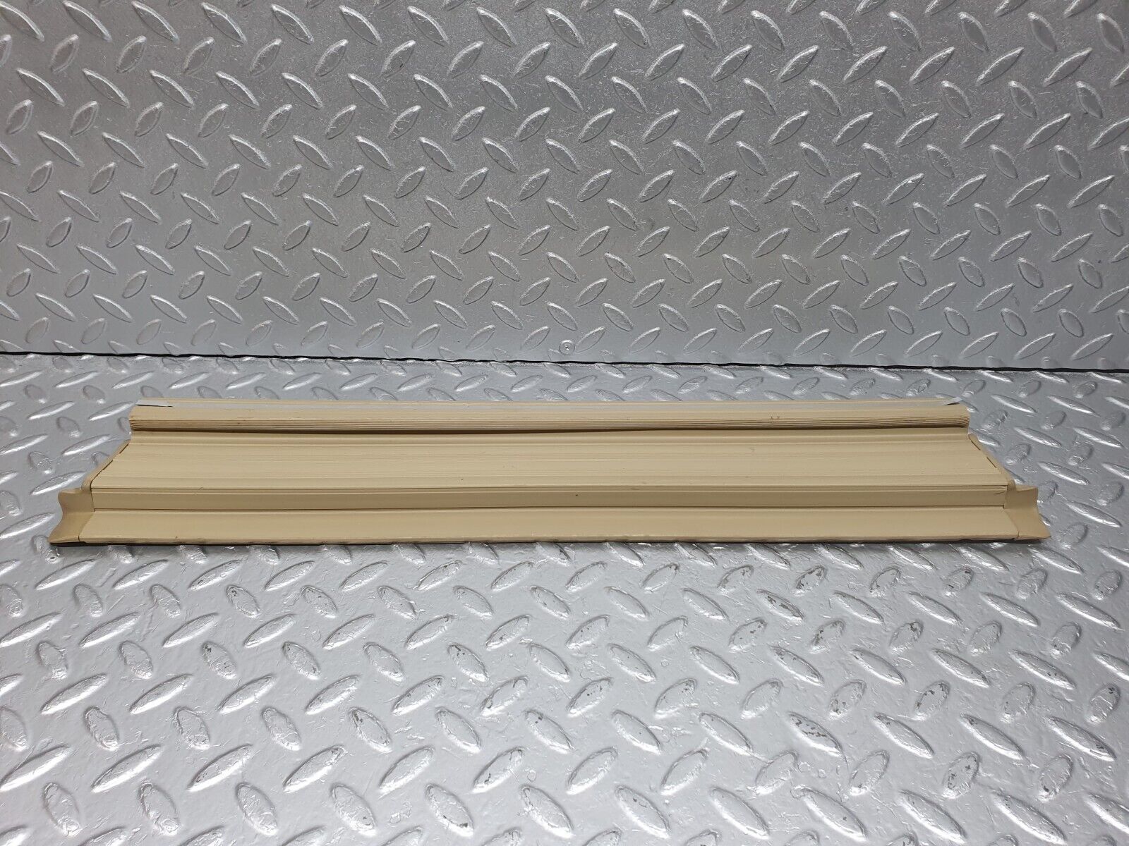 40909 Mercedes-Benz W126 300SE Rear Left Door Sill Trim Beige