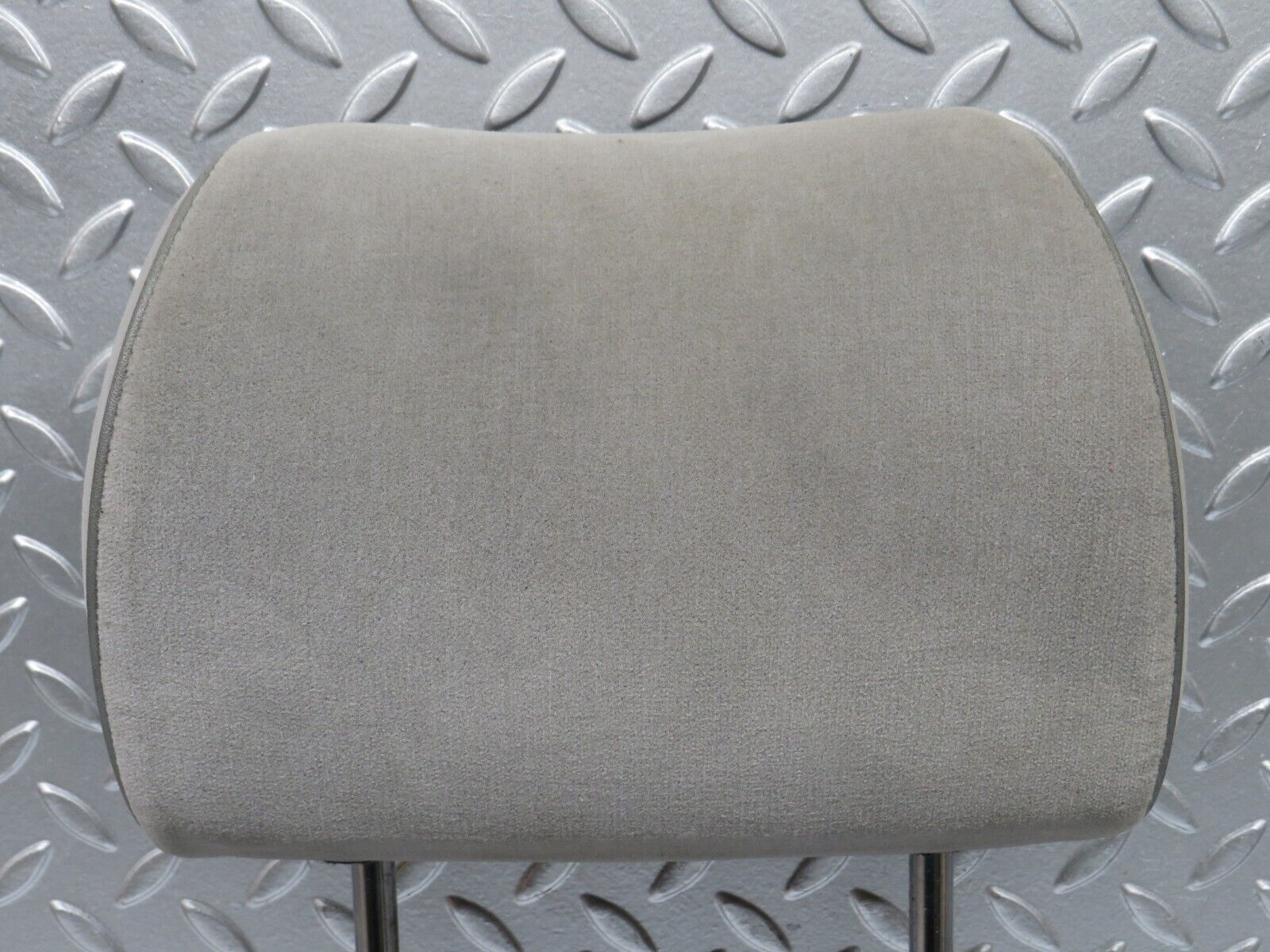 32583 Mercedes-Benz S124 300TE Wagon Front Right Seat Headrest Grey