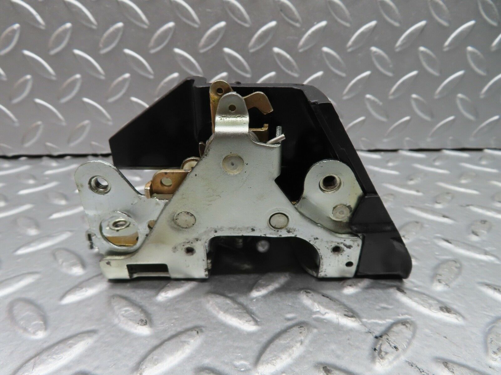 21055 Mercedes-Benz W123 230E Rear Right Door Lock Mechanism 1237330208