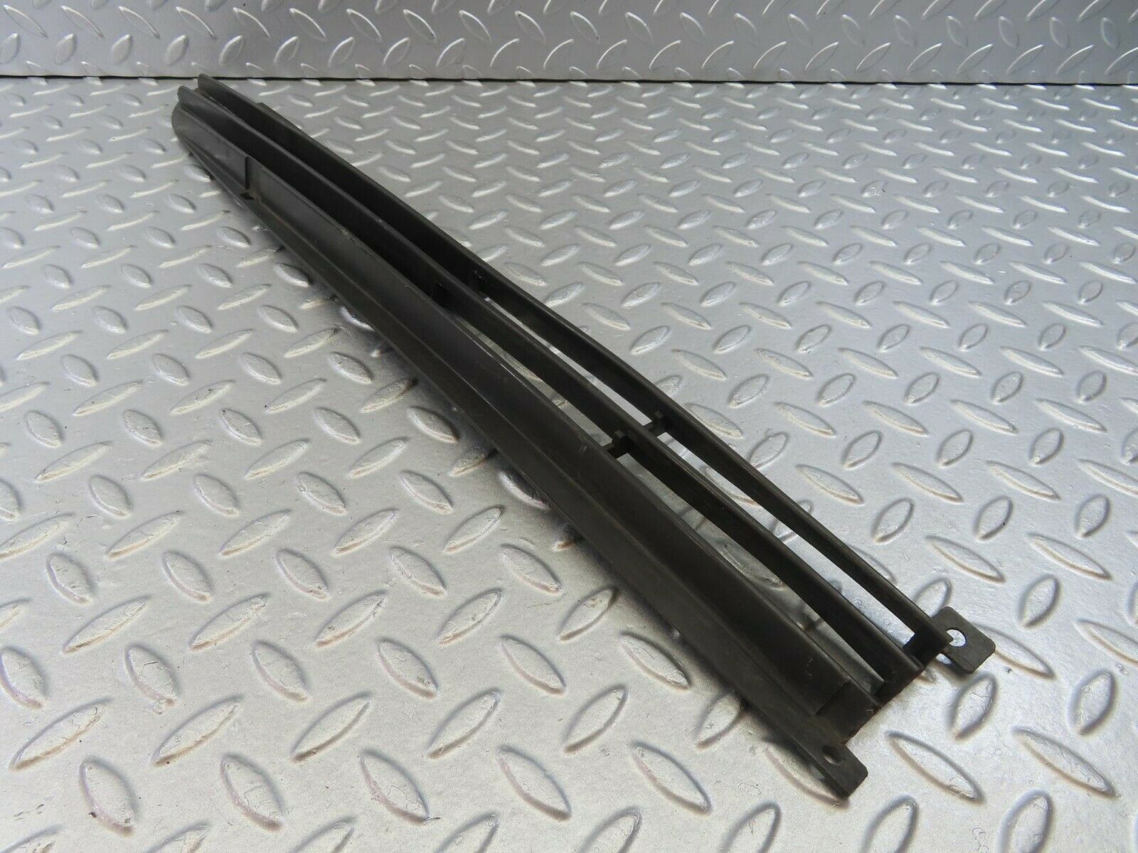 8866 Mercedes-Benz W115 Front Lower Grill Right