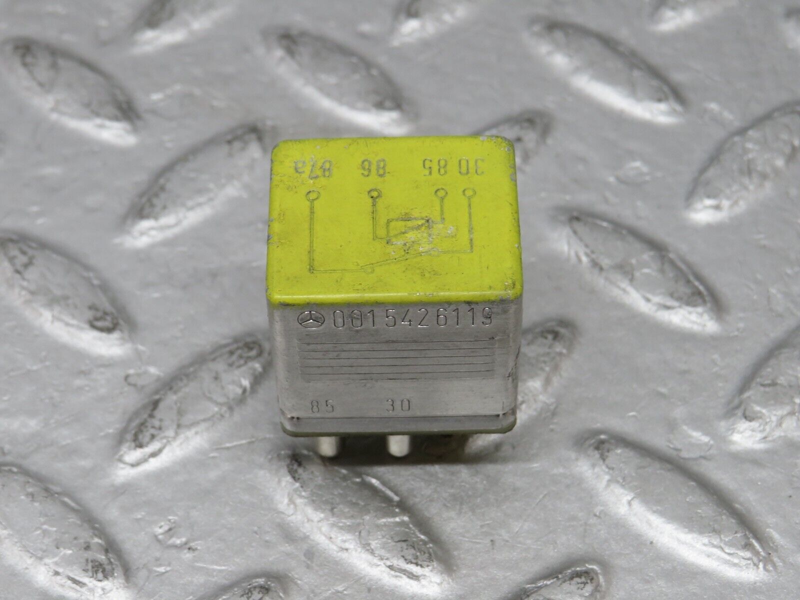 36708 Mercedes-Benz W201 190E 2.0L Fuel Cut Off Relay 0015426119