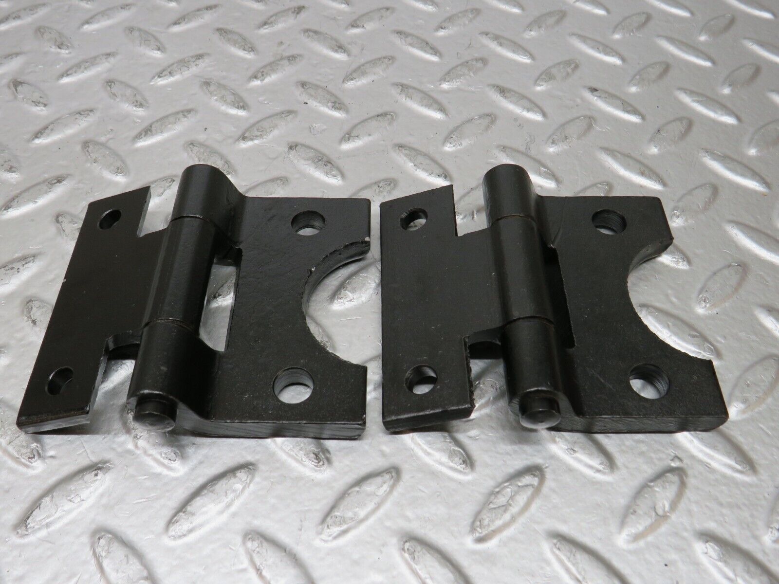 26280 Mercedes-Benz W116 450SE Door Hinge Left Side