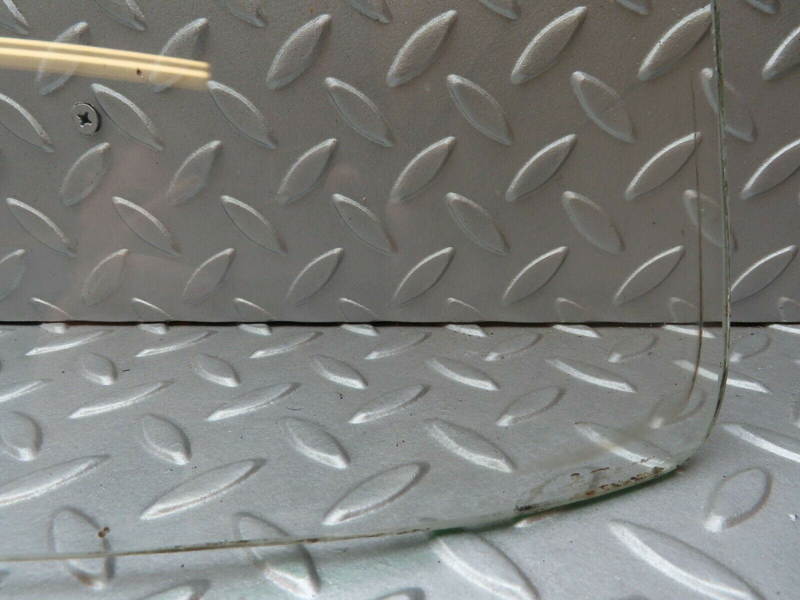 3553 Mercedes-Benz W105 PONTON Rear Windscreen