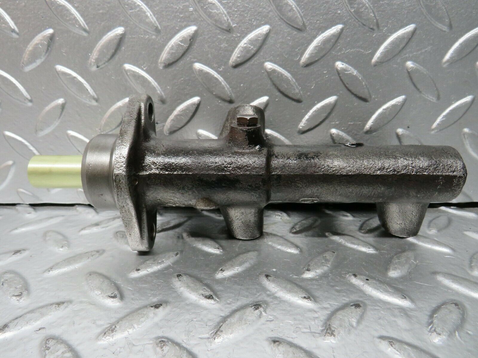 23218 Mercedes-Benz W116 350SE Brake Master Cylinder