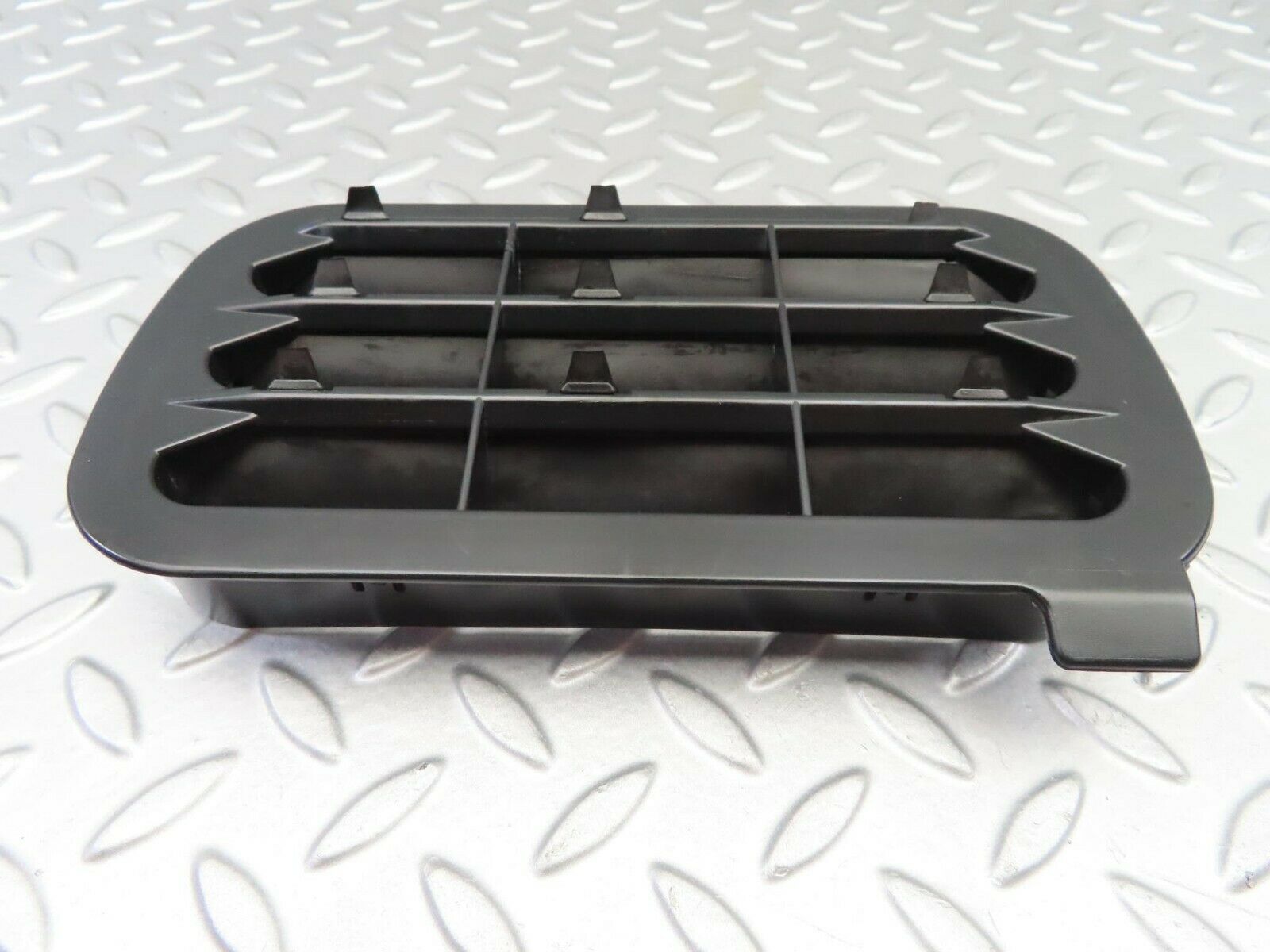 6743 Mercedes-Benz S124 E220 Wagon Rear Air Intake Vent 1248370230