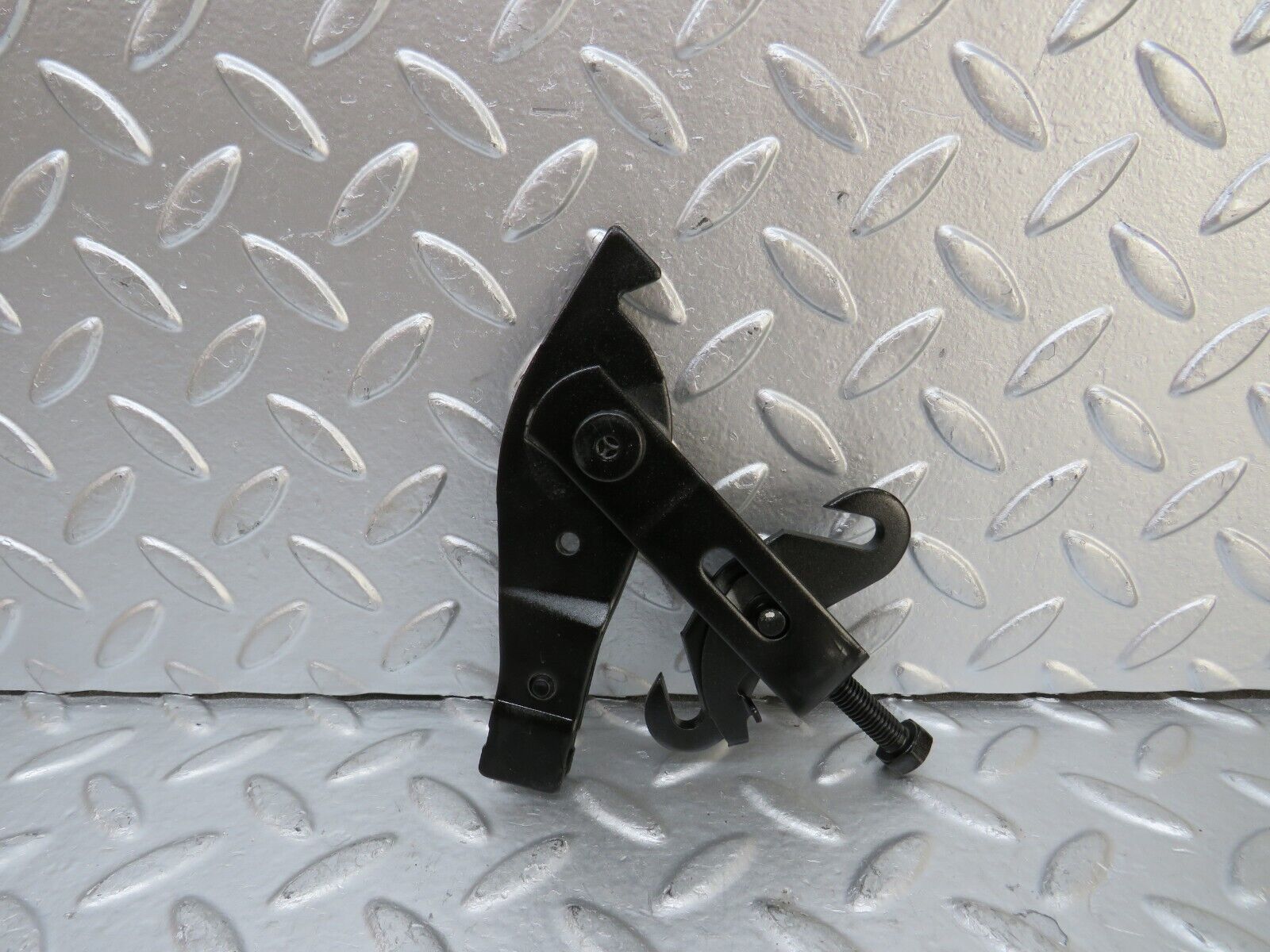 25775 Mercedes-Benz W124 280E Handbrake Regulator