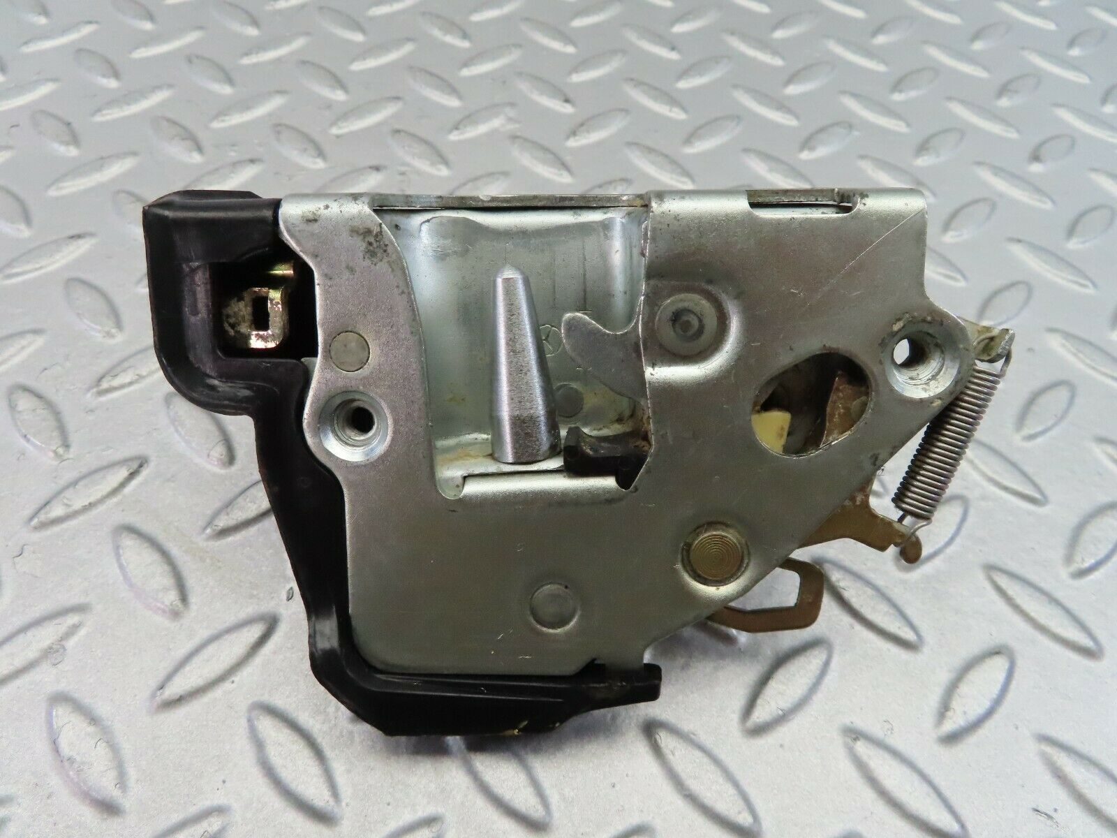 7702 Mercedes-Benz S123 230TE Wagon Rear Left Door Lock Mechanism 1237330108