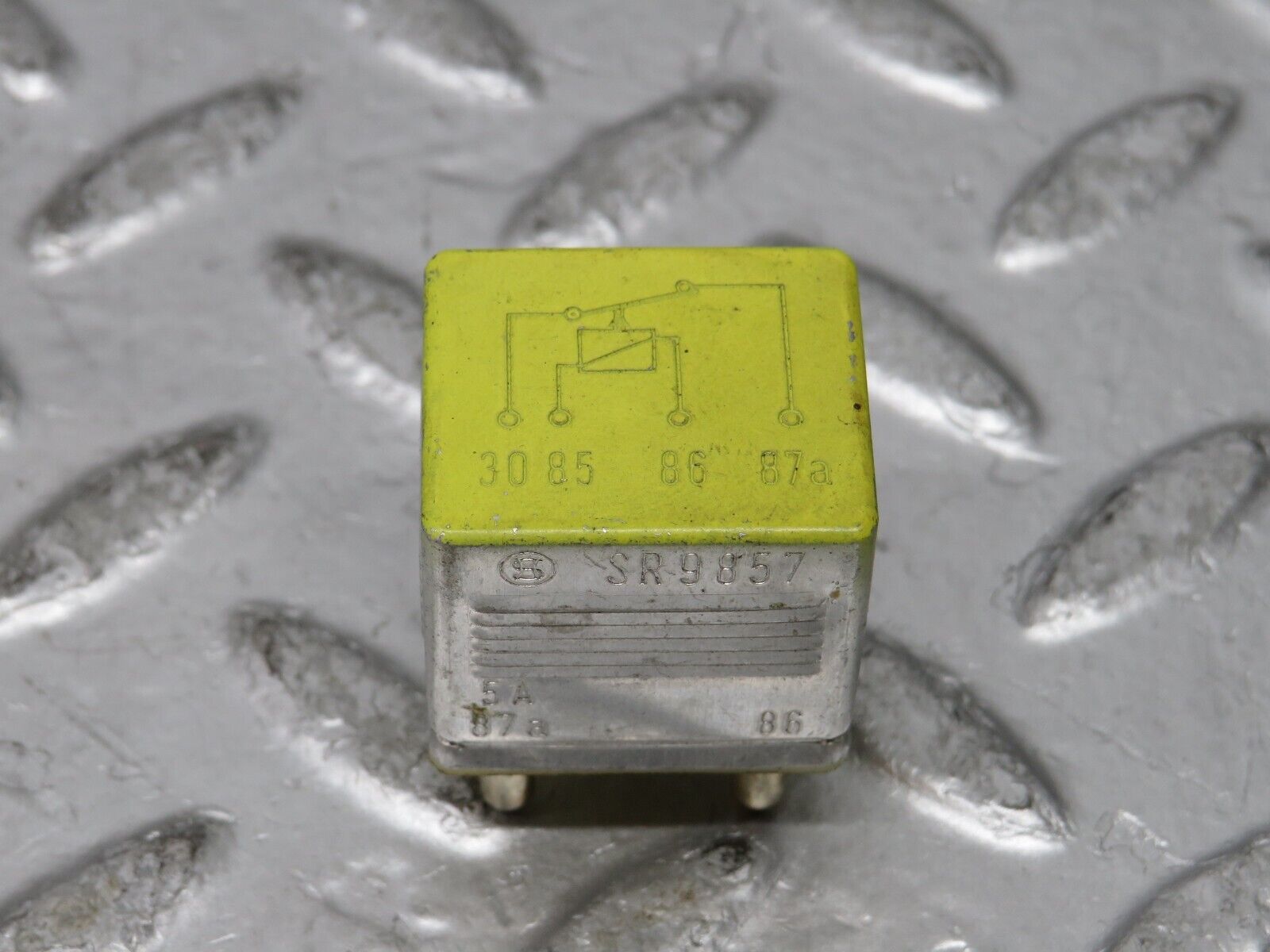 27199 Mercedes-Benz W123 280E Fuel Cut Off Relay 0015426119