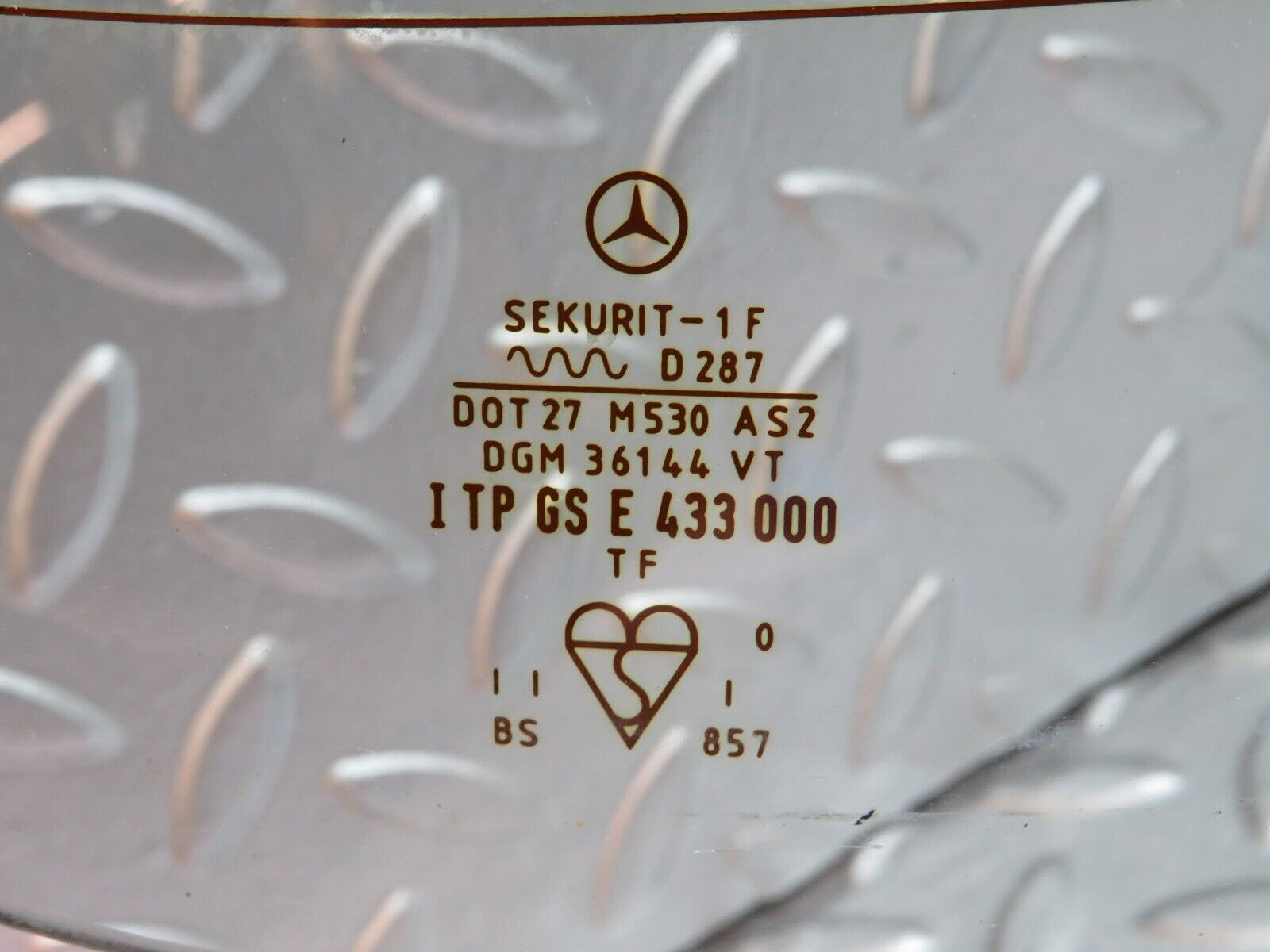 28110 Mercedes-Benz W123 280E Rear Heated Windscreen Glass