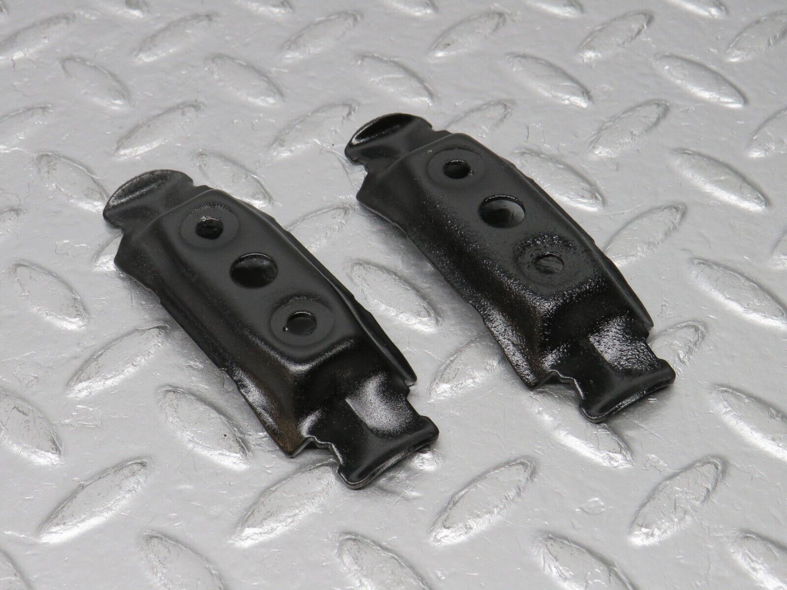 38531 Mercedes-Benz R129 280SL Coupe Fuel Pump Fuel Filter Holder Bracket 2x