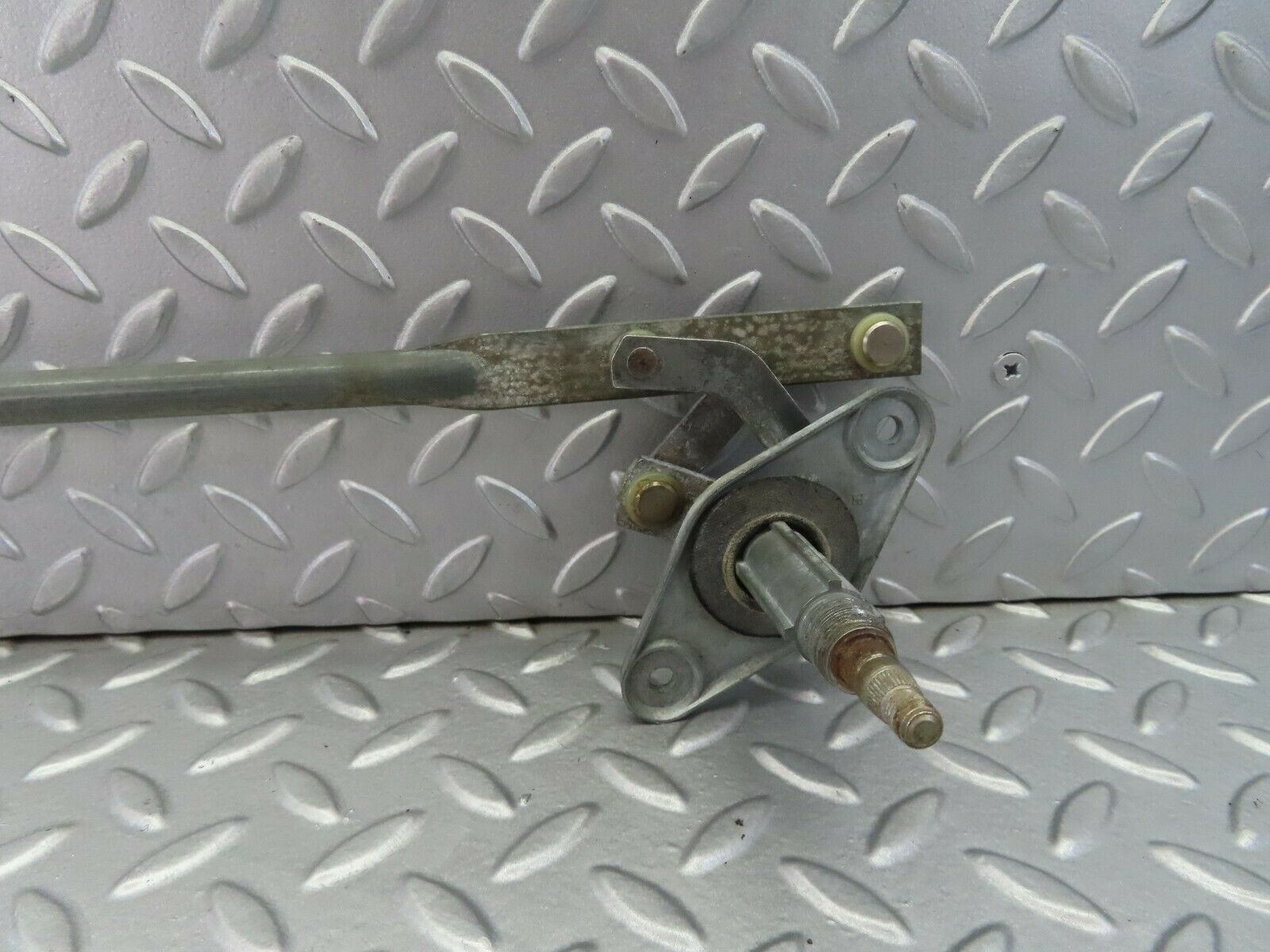 7936 Mercedes-Benz W115 220D Windscreen Wiper Linkage