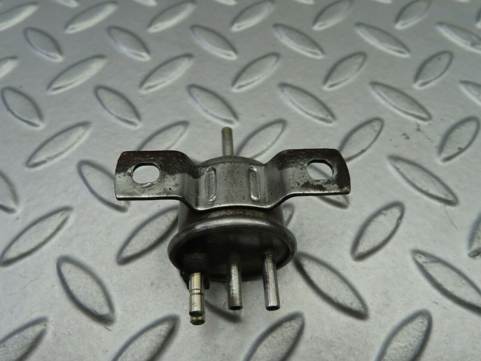 7139 Mercedes-Benz C107 350SLC Coupe Vacuum Valve Pierburg