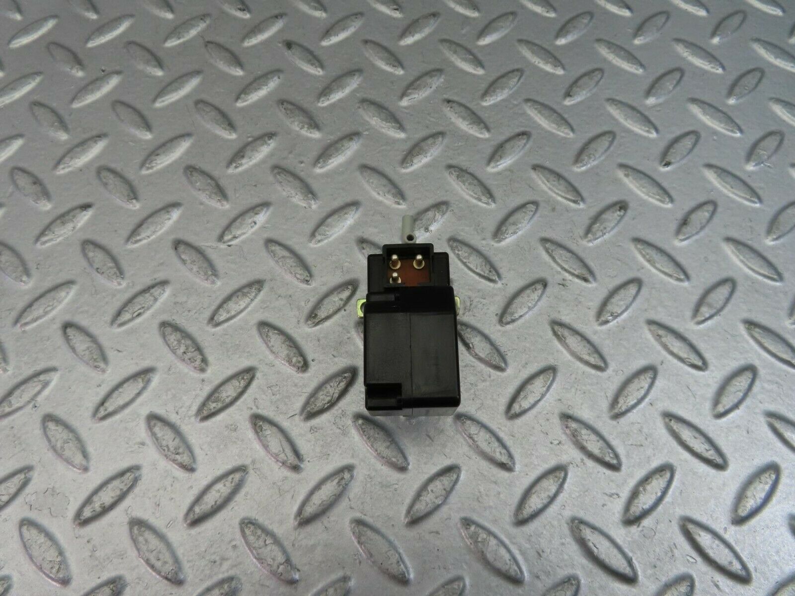 9435 Mercedes-Benz C124 300CE Coupe Vacuum Control Valve