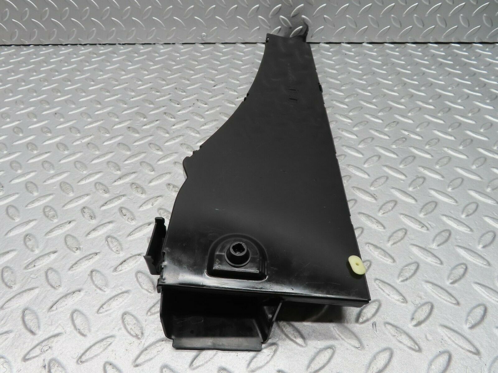 16302 Mercedes-Benz W124 260E Front Right Cable Channel 1248212436