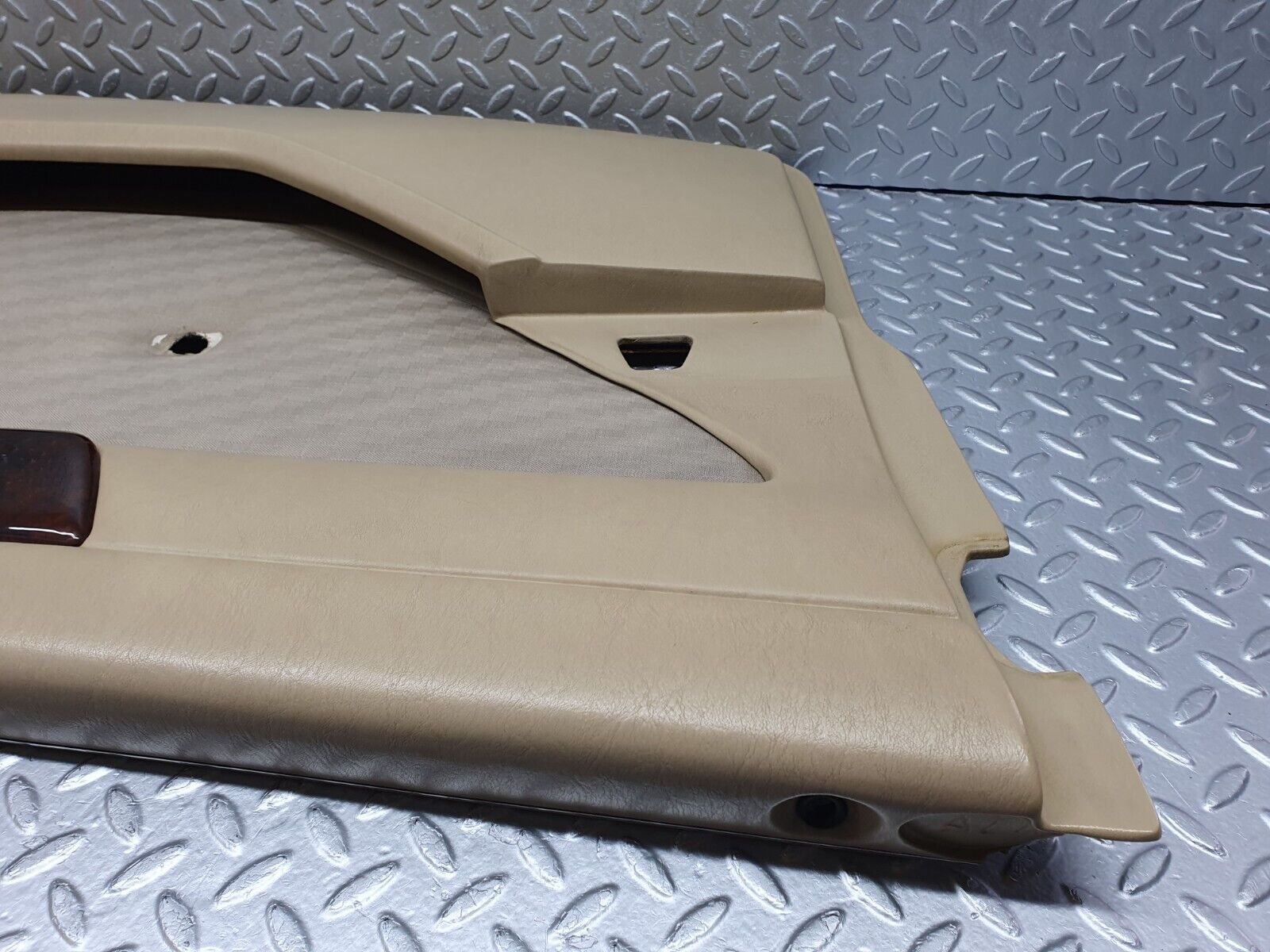 41121 Mercedes-Benz W126 300SE Front Left Door Card Beige 1267270170