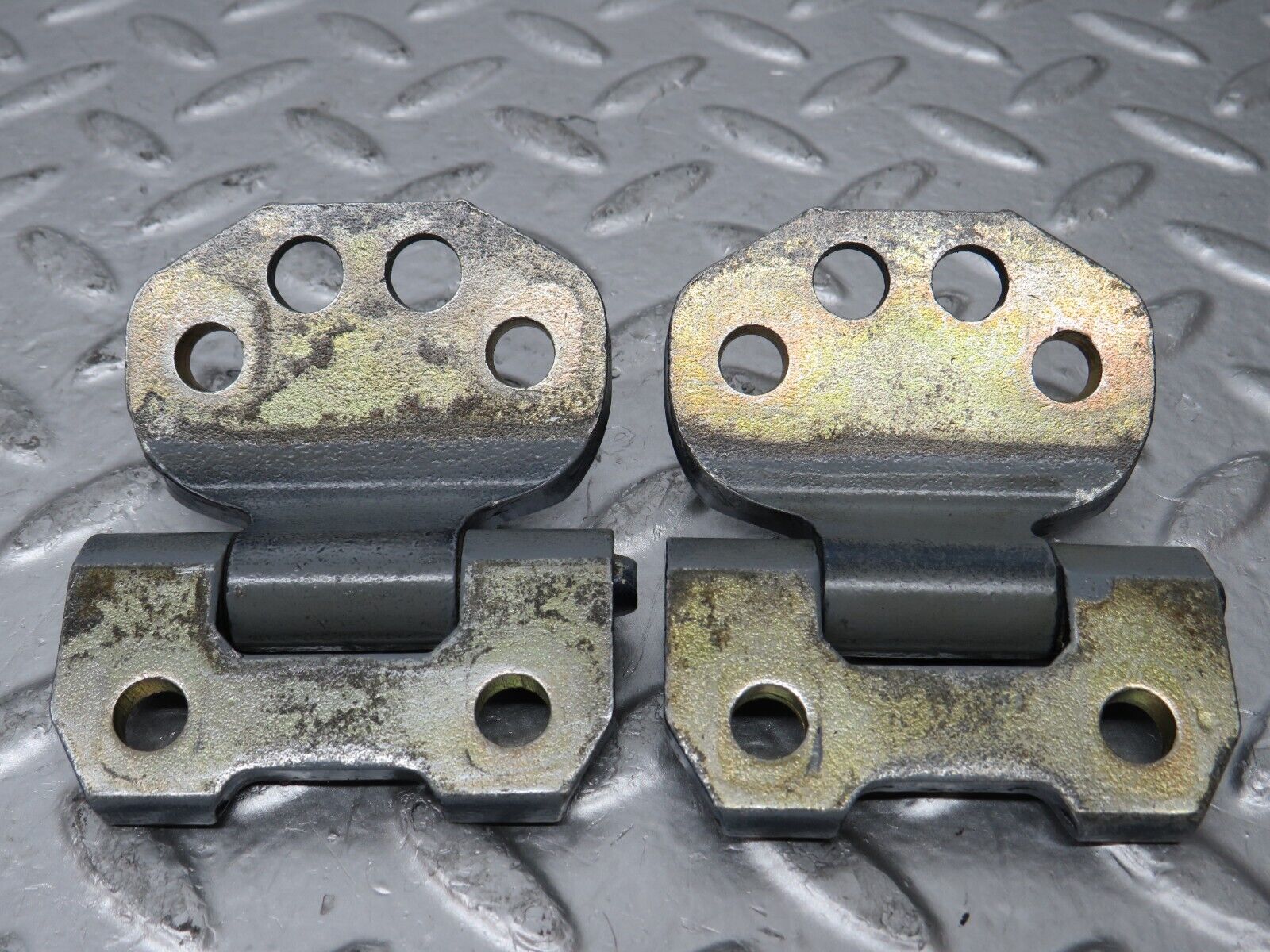 25878 Mercedes-Benz W124 280E Door Hinge Right Side