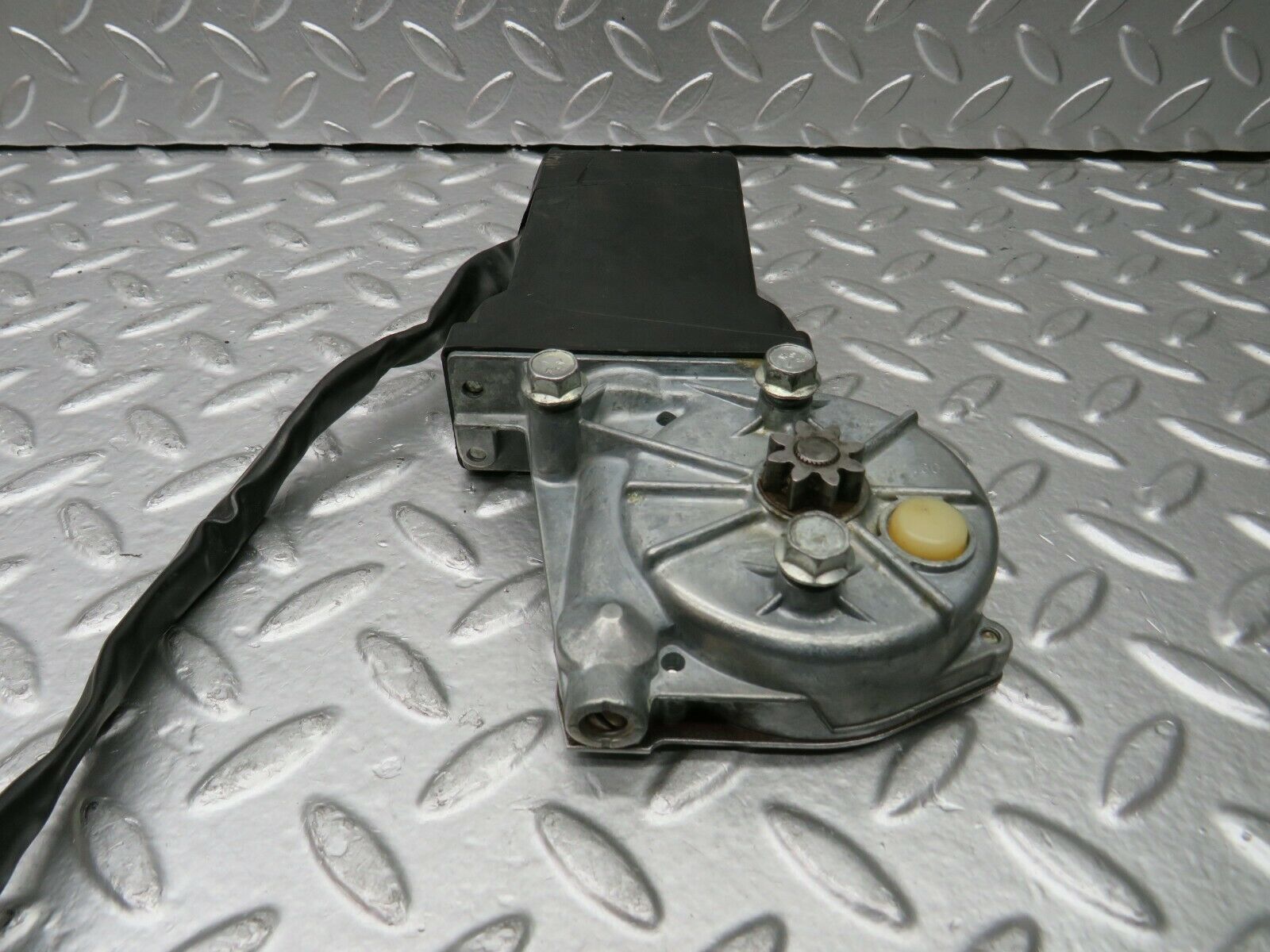 22811 Mercedes-Benz W116 350SE Rear Left Window Regulator Motor 0130820063