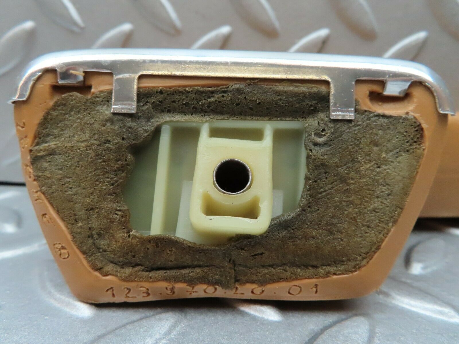 3710 Mercedes-Benz S123 200T Wagon Door Handle Rear Right Palomino 1239702001