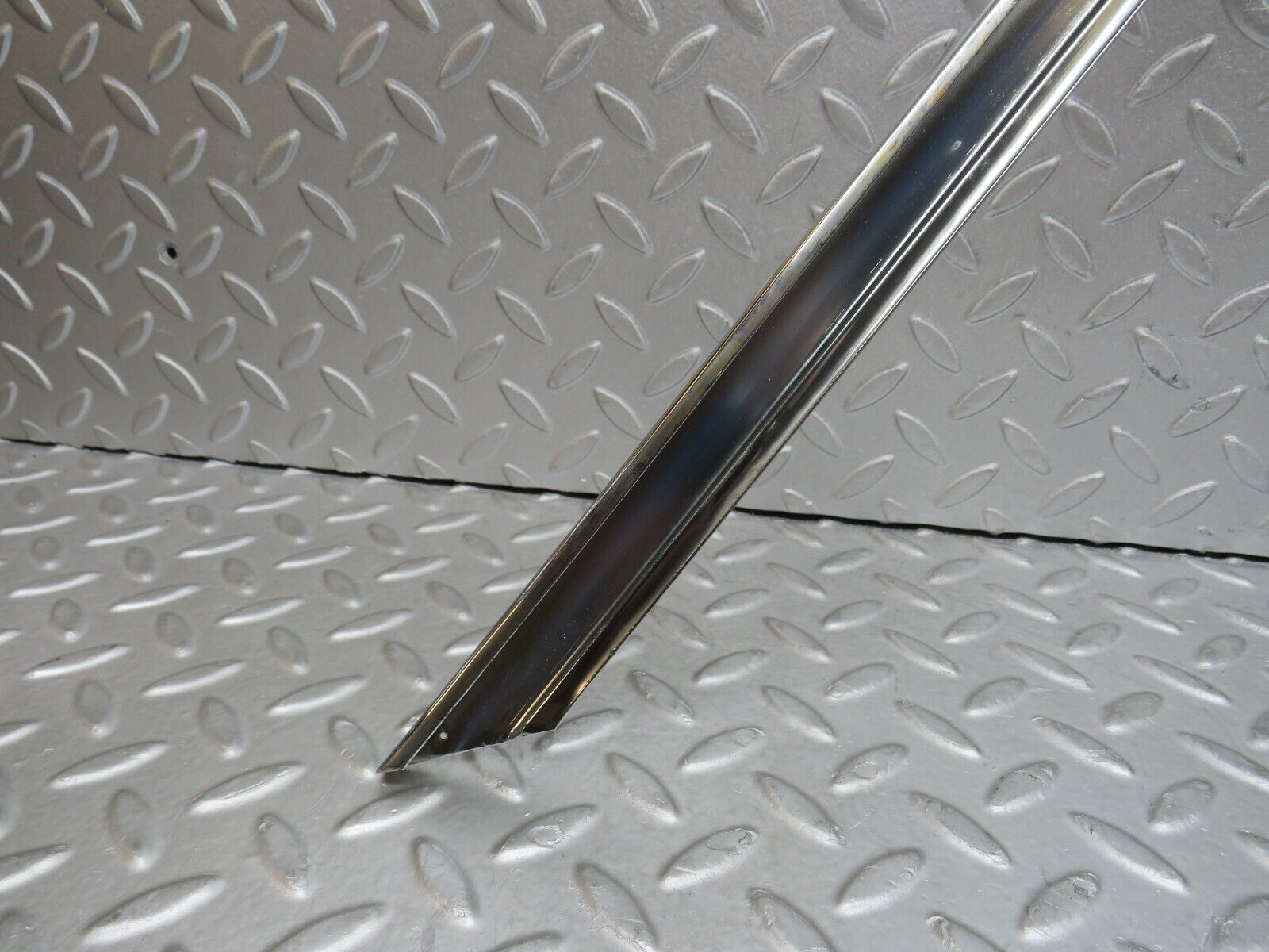 37316 Mercedes-Benz W109 300SEL Front Right Door Chrome Window Frame