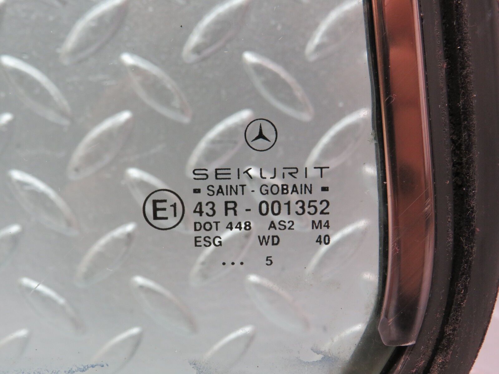 28942 Mercedes-Benz C124 320CE Coupe Rear Right Window Glass