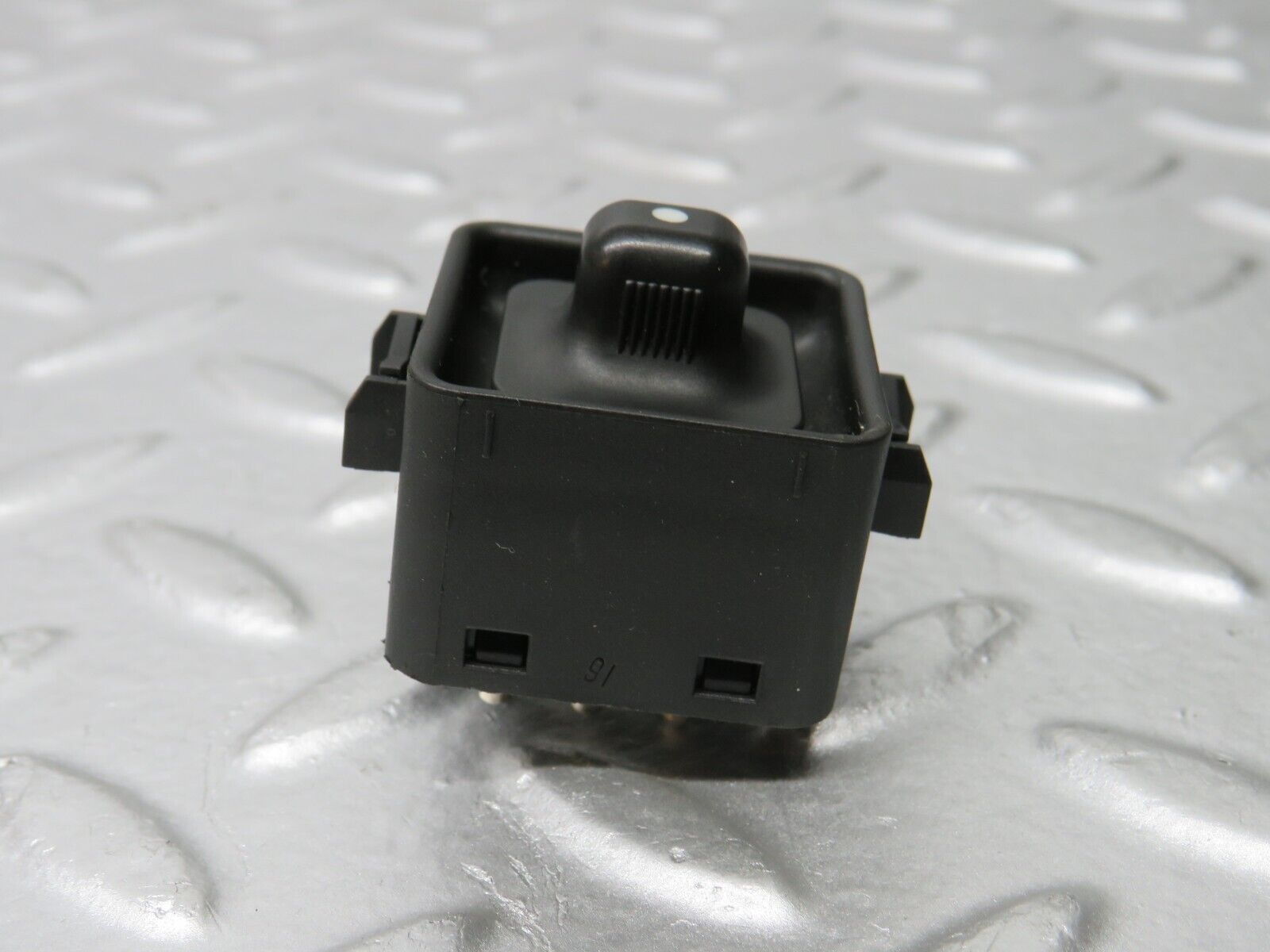 30578 Mercedes-Benz W201 190E 2.0L Electric Mirror Adjust Switch 1248201810