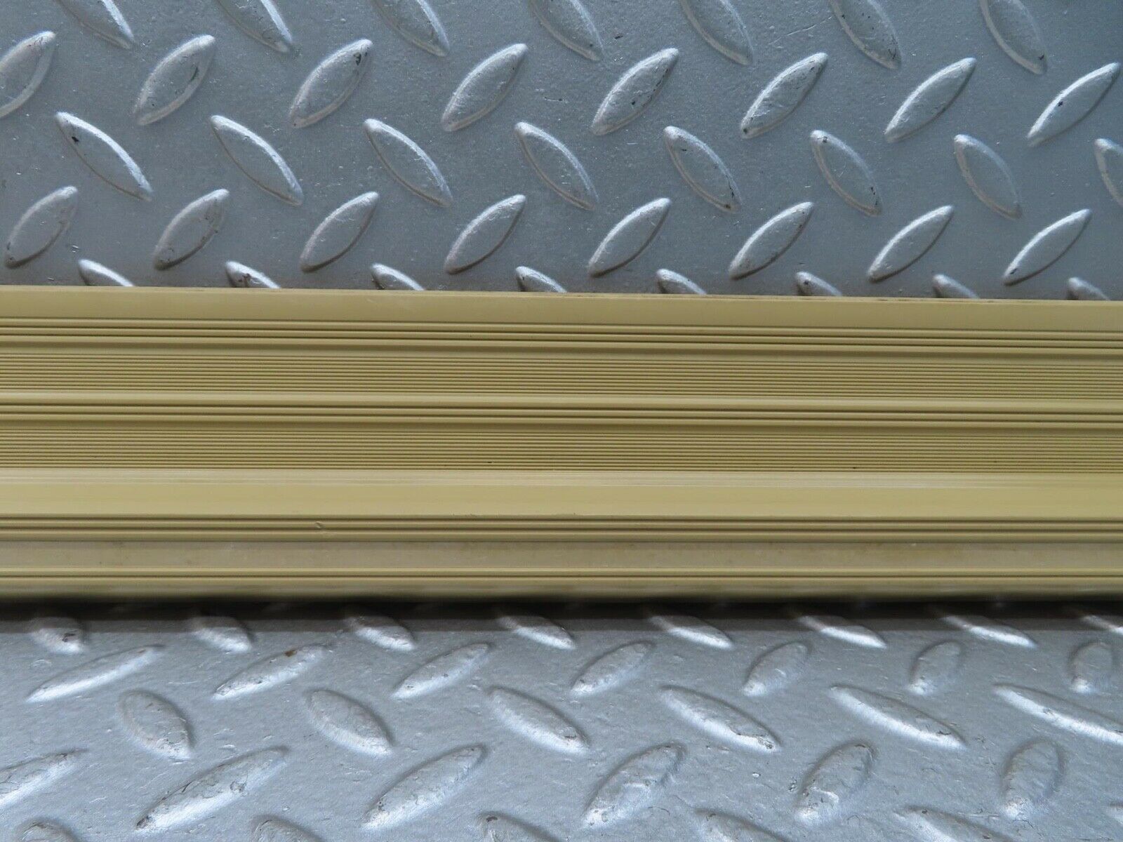 13483 Mercedes-Benz W123 200 Front Left Door Sill