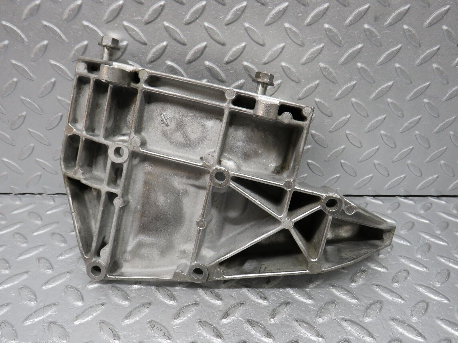 38625 Mercedes-Benz R129 280SL Coupe Alternator Generator Bracket 1041550135