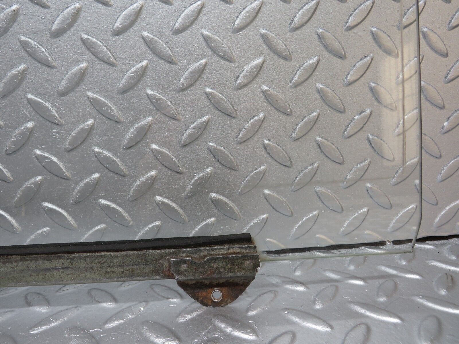 40270 Mercedes-Benz W110 230 Rear Left Door Window Glass