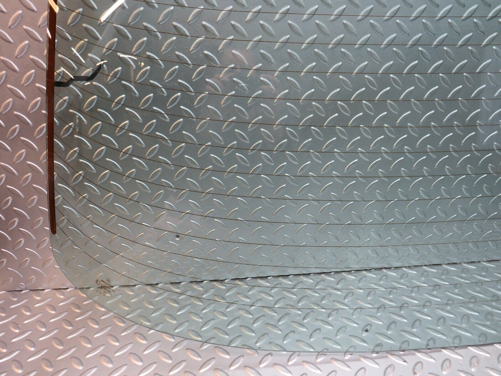 25385 Mercedes-Benz W123 200 Rear Heated Windscreen Glass