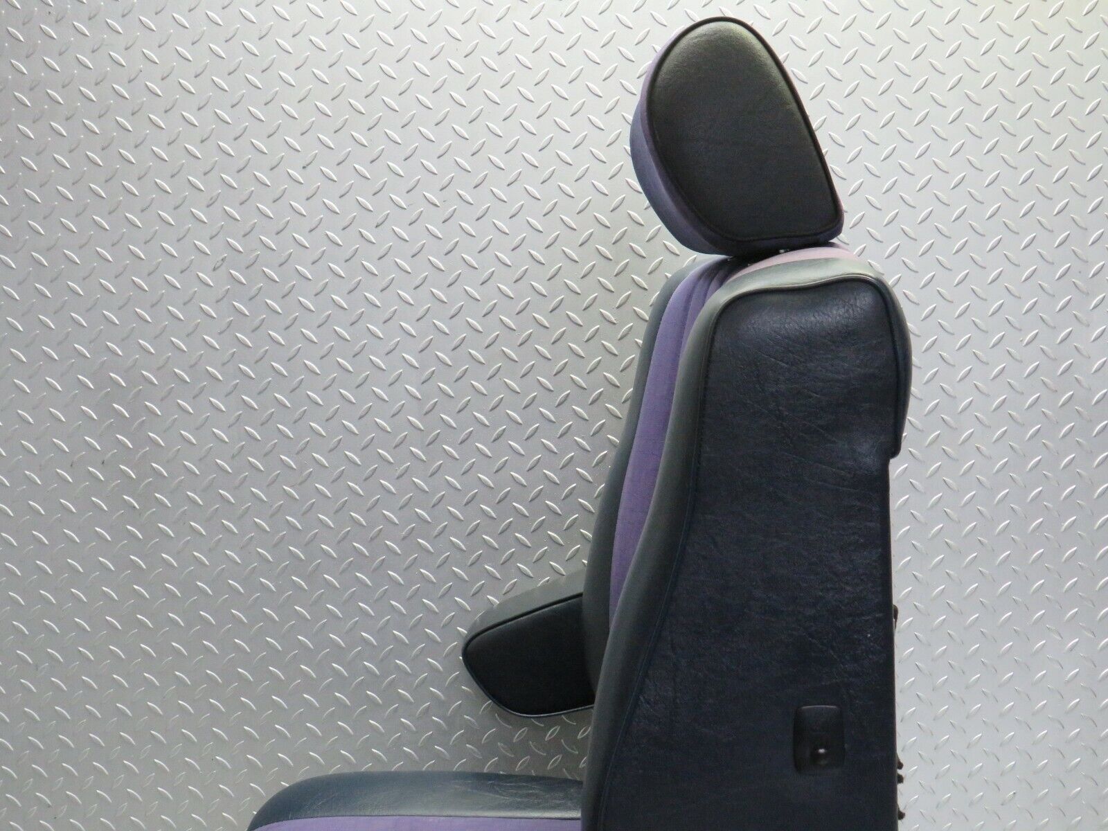 23042 Mercedes-Benz C123 230CE Coupe Front Left Seat Blue Half Leather