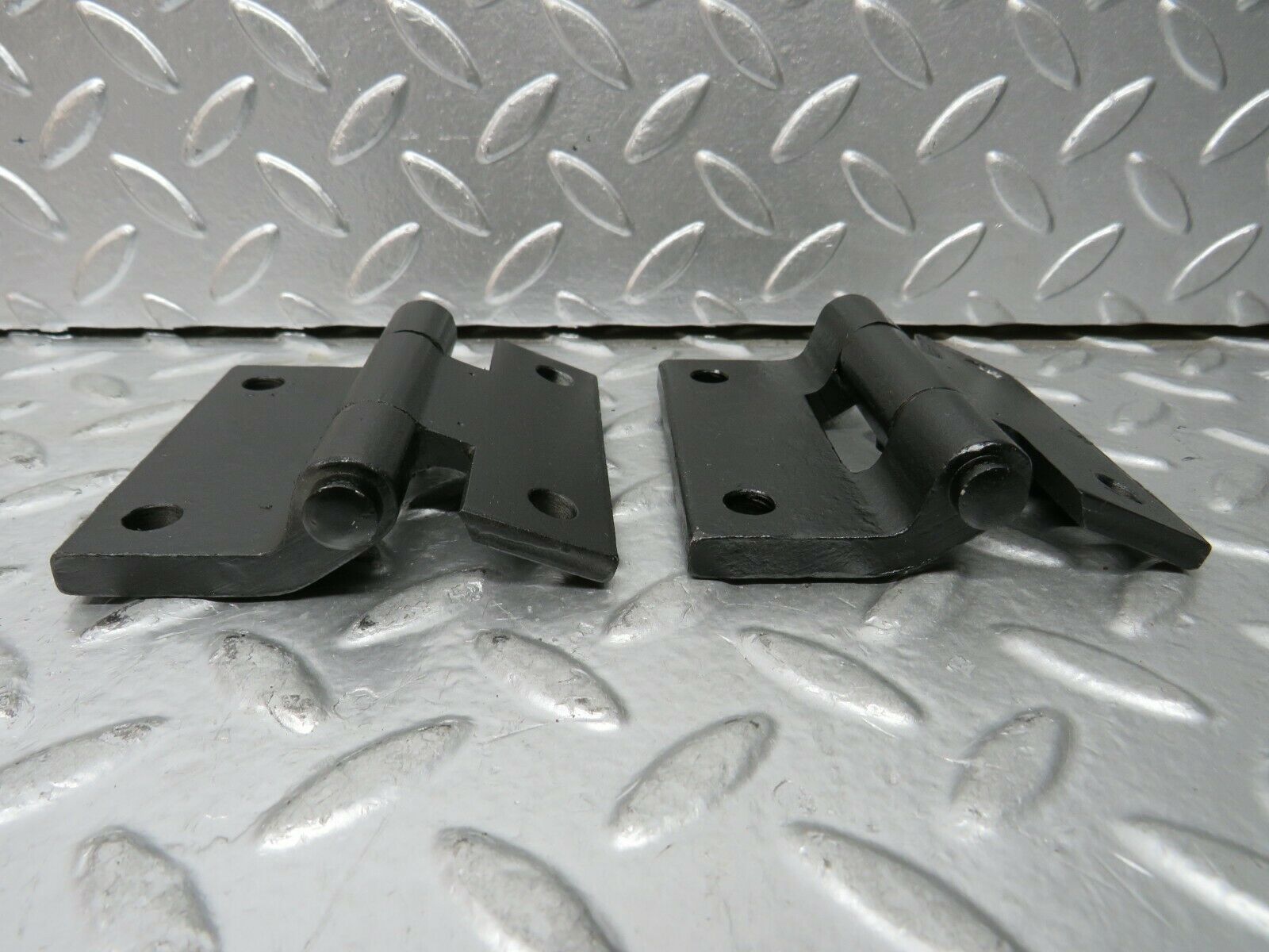 23692 Mercedes-Benz W114 280E Right Door Hinges Pair