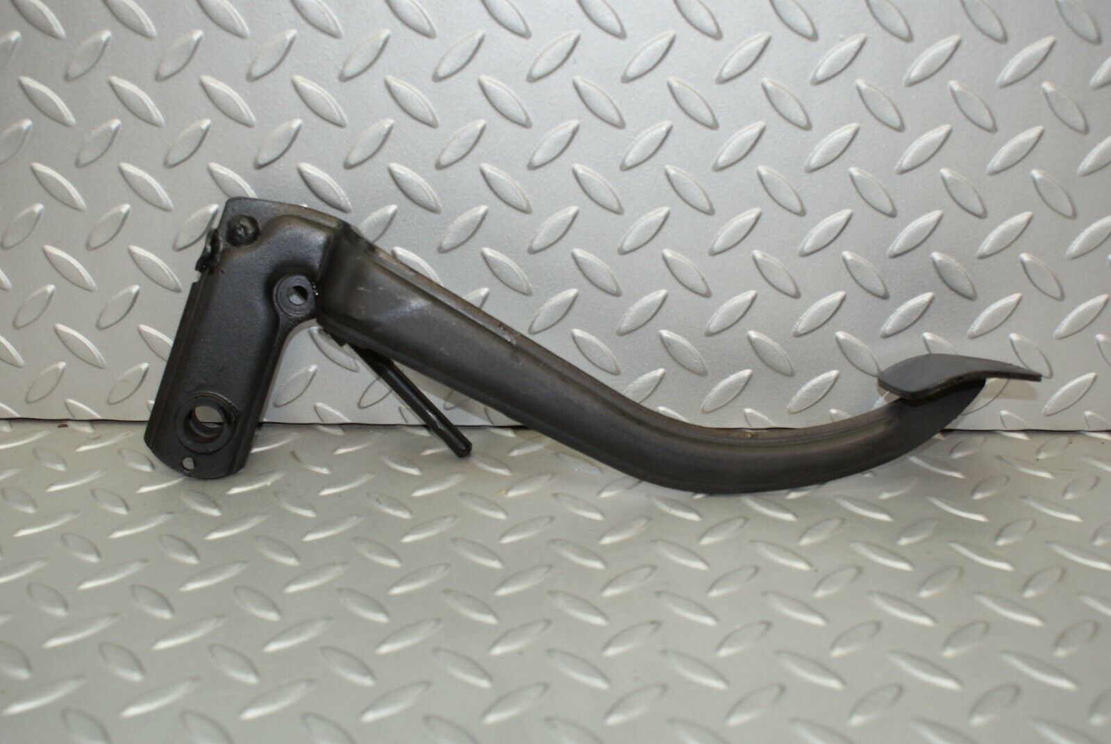 3169 Mercedes-Benz W115 220D Clutch Pedal LHD