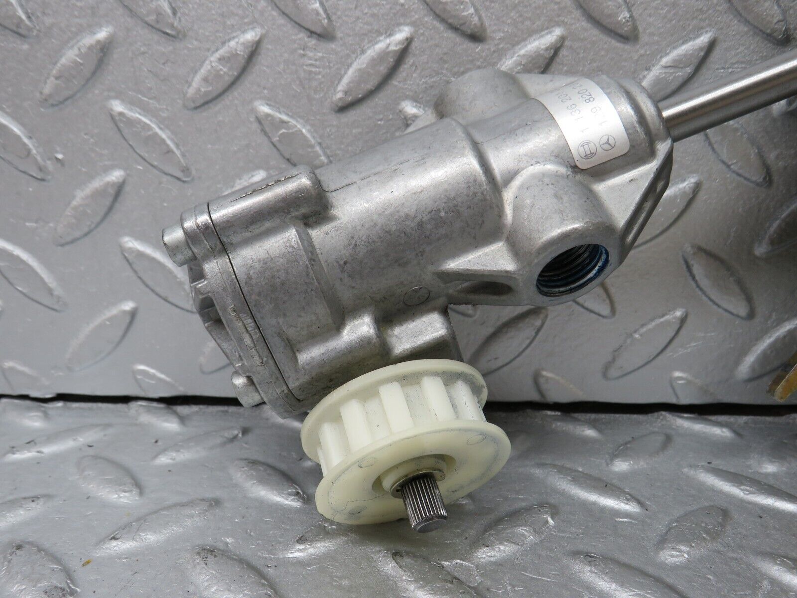 36823 Mercedes-Benz R129 300SL-24 Front Right Seat Recline Mechanism 1298202607 1136201033 1299101261