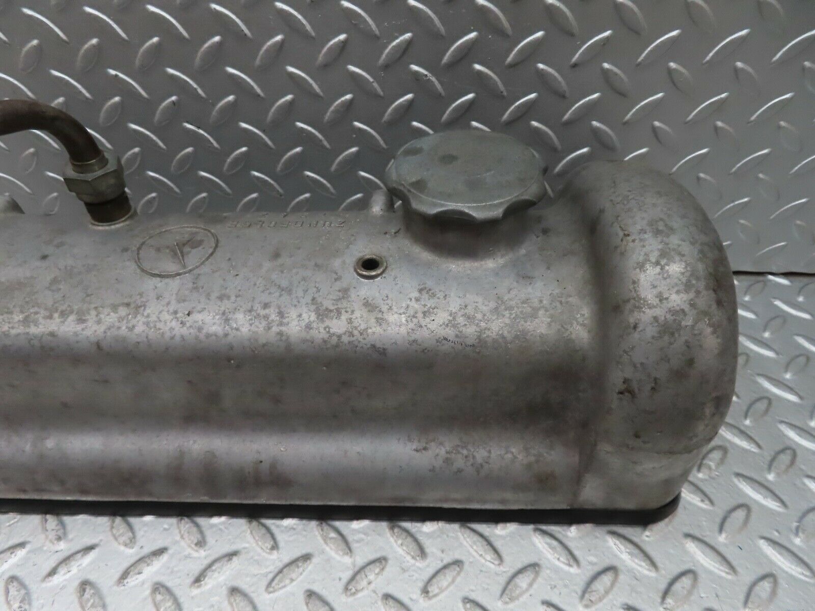 19285 Mercedes-Benz W120 W121 Cylinder Head Valve Cover 1210161405