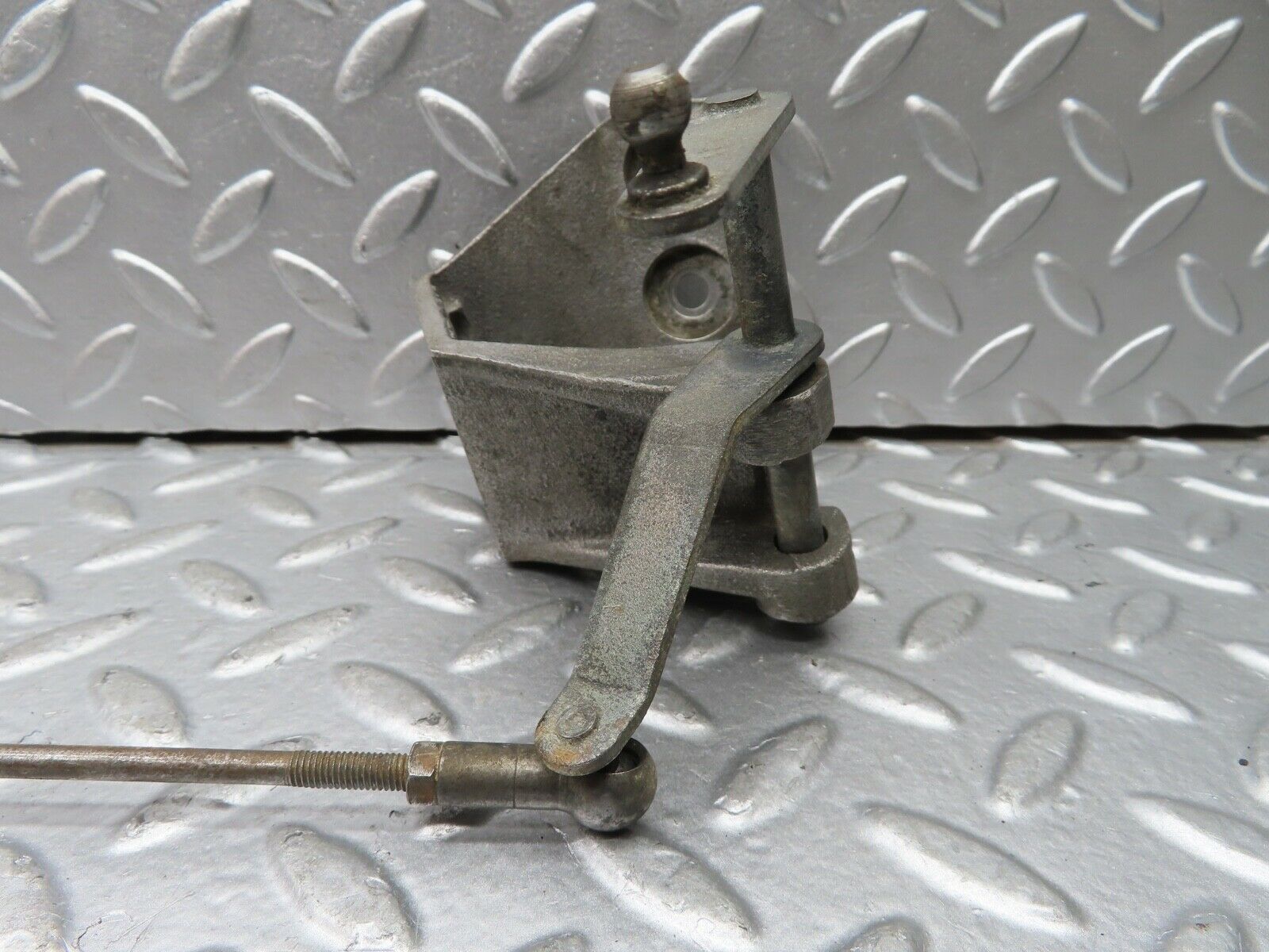 20999 Mercedes-Benz W114 250CE Coupe Throttle Linkage 1140720301