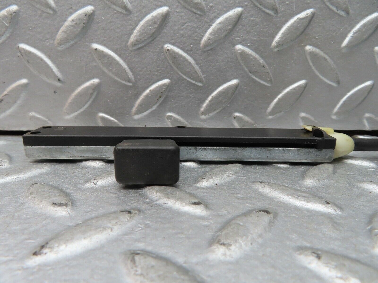 19258 Mercedes-Benz W123 300D Heater Control Slider 1238300185