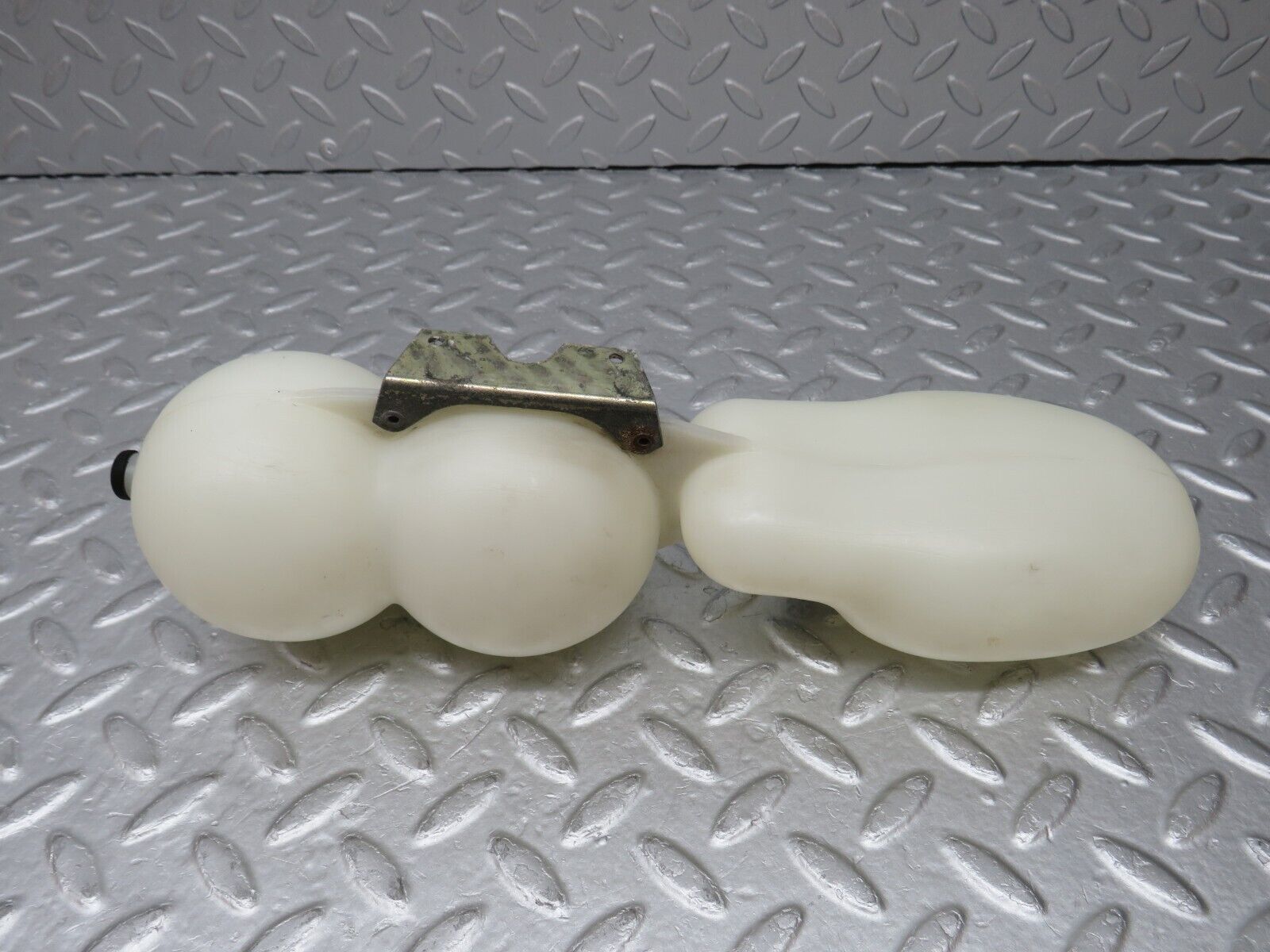 36529 Mercedes-Benz W201 190E 2.0L Vacuum Reservoir