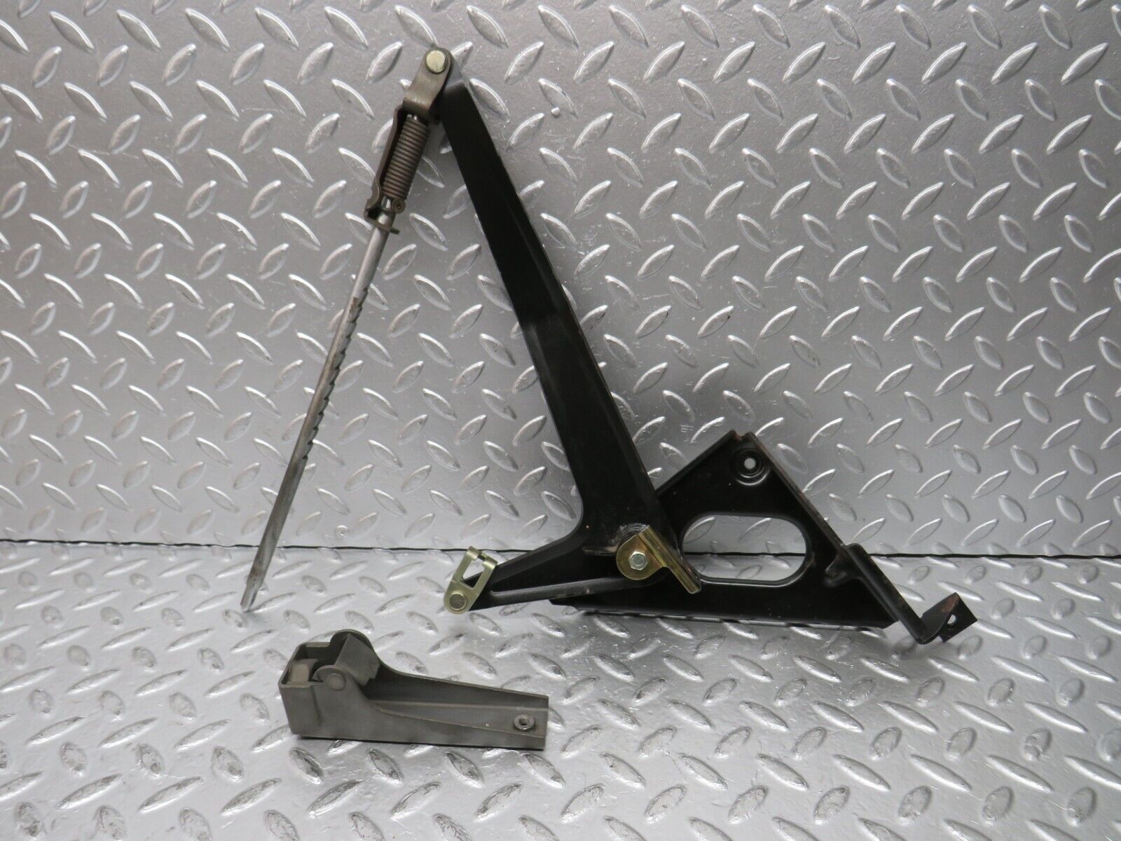 29786 Mercedes-Benz W123 230E Handbrake Regulator