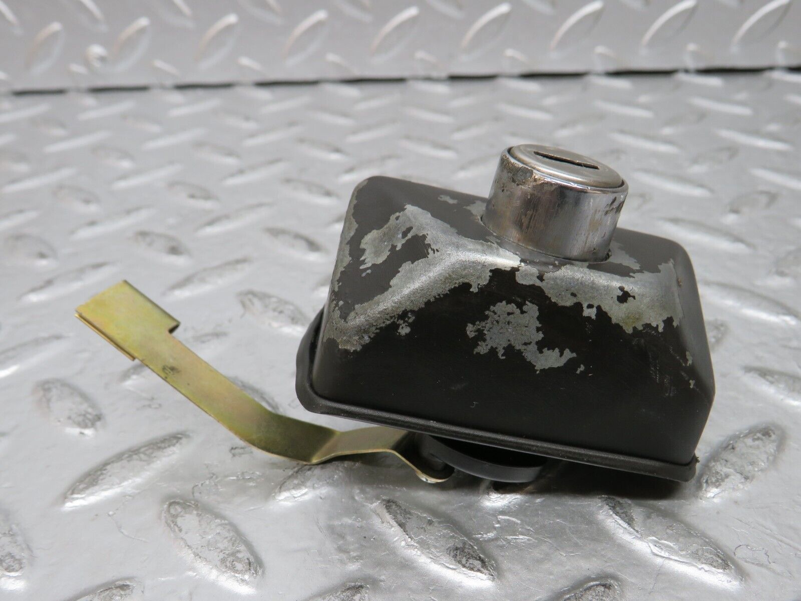 26905 Mercedes-Benz W123 240D Trunk Lock No Key 1237580096